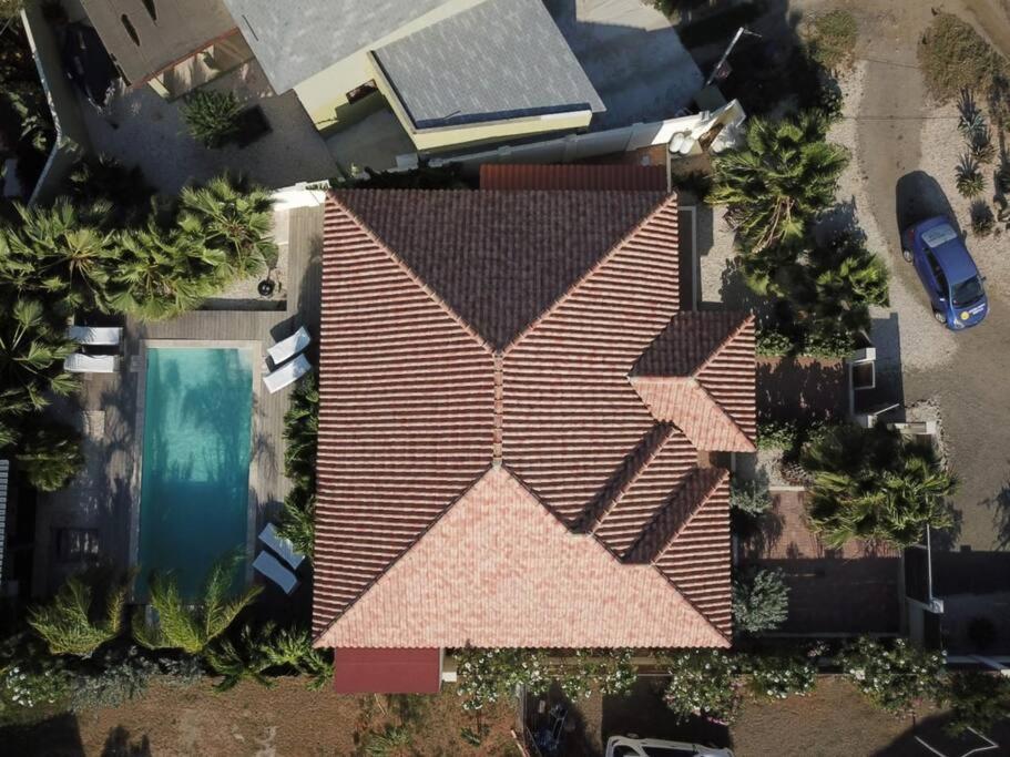 Endless Summer - Stunning 3-bedroom Vacation Villa located in Noord.