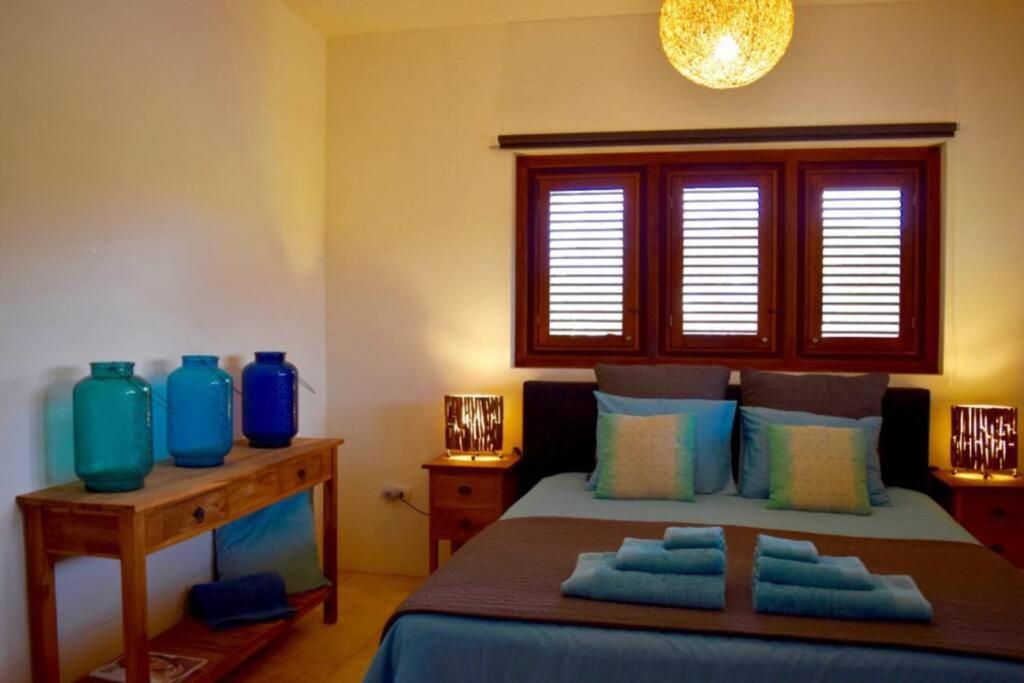 Endless Summer - Stunning 3-bedroom Vacation Villa located in Noord.