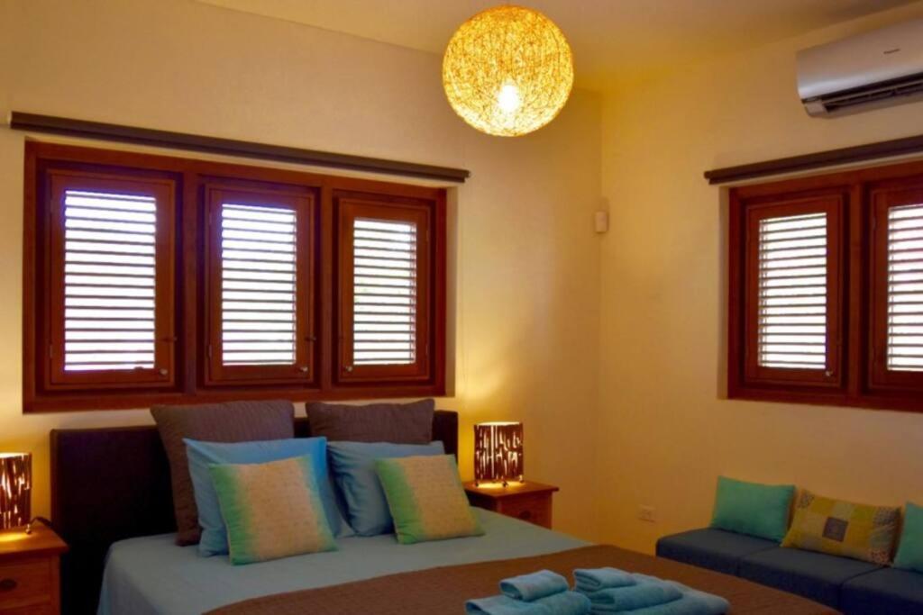 Endless Summer - Stunning 3-bedroom Vacation Villa located in Noord.