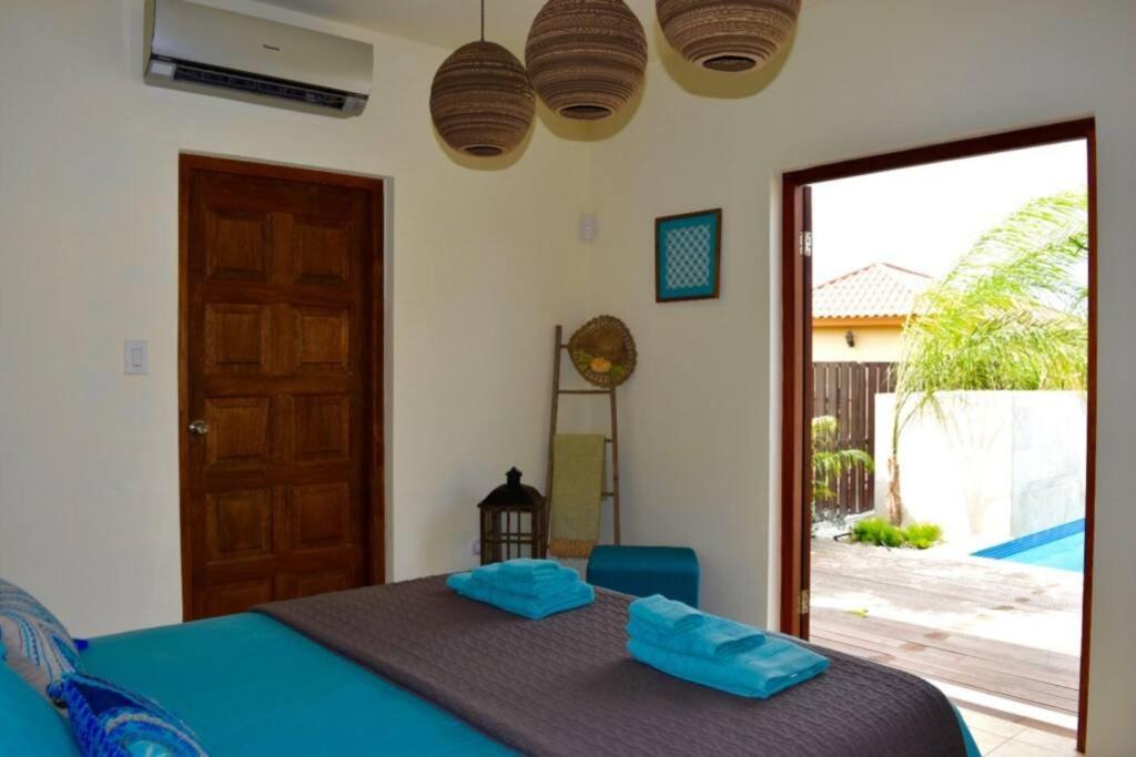 Endless Summer - Stunning 3-bedroom Vacation Villa located in Noord.