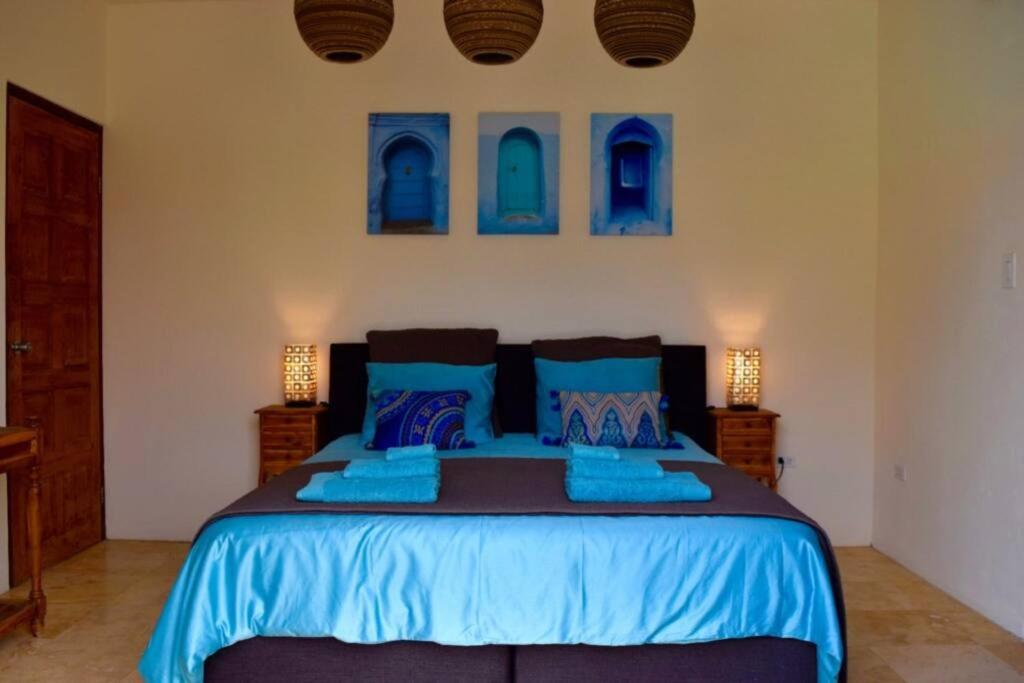 Endless Summer - Stunning 3-bedroom Vacation Villa located in Noord.