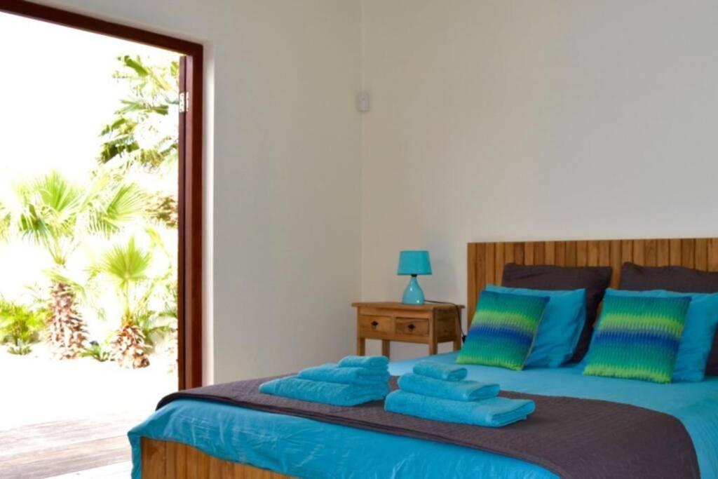 Endless Summer - Stunning 3-bedroom Vacation Villa located in Noord.