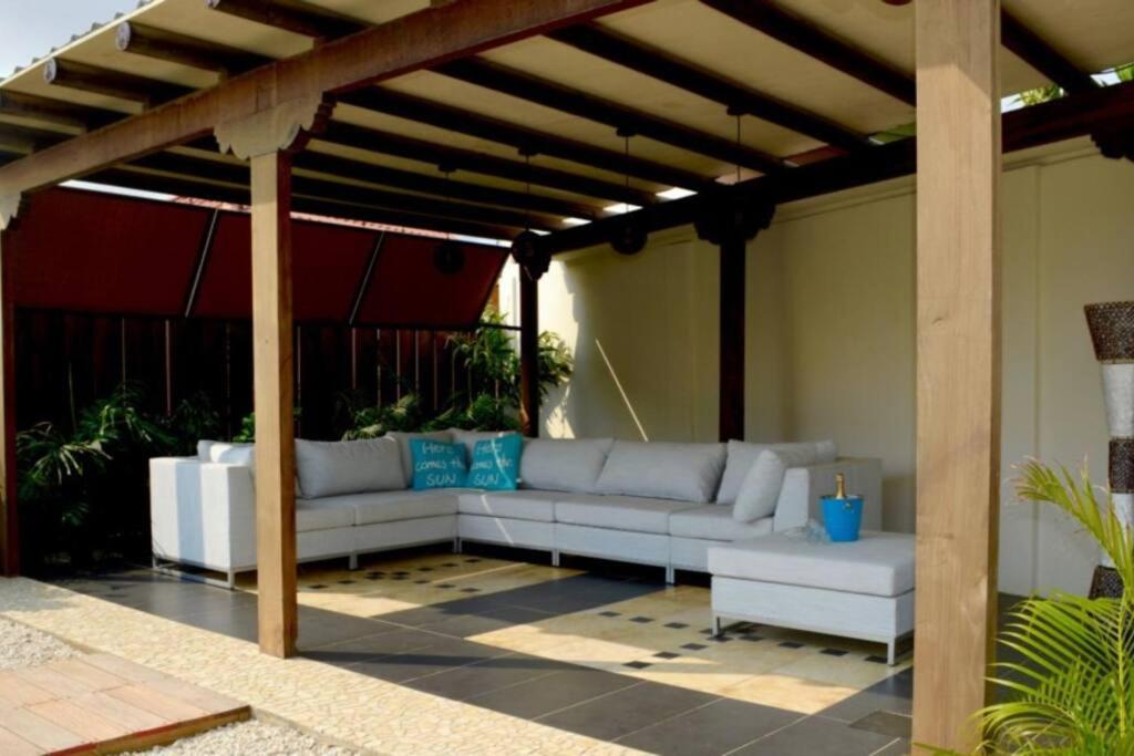 Endless Summer - Stunning 3-bedroom Vacation Villa located in Noord.