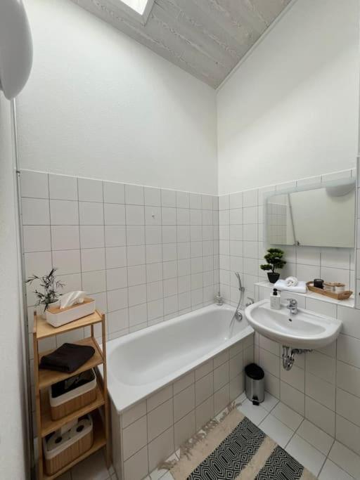 Ganzes Haus mit einer Terrasse, Garten und Klimaanlage