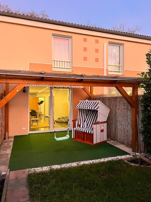 Ganzes Haus mit einer Terrasse, Garten und Klimaanlage