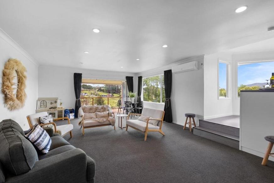 Kaiwaka Home in rural location - 15min from beach! view 2