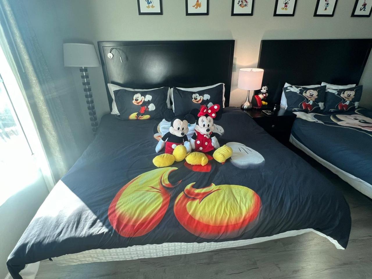 5 Minutes to Disney Free Shuttle King & queen bed