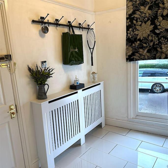 Beautiful & Vast Central Apartment Free Parking view 4