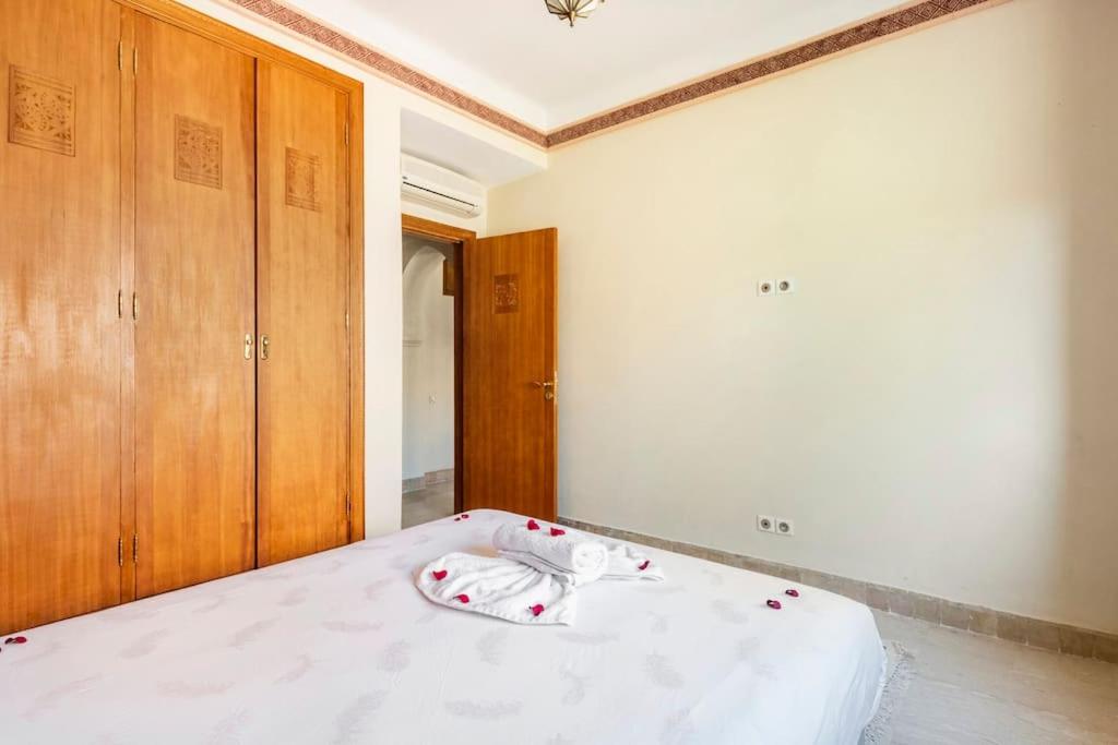 Marrakech flat with swimming pool & sunny garden view 3