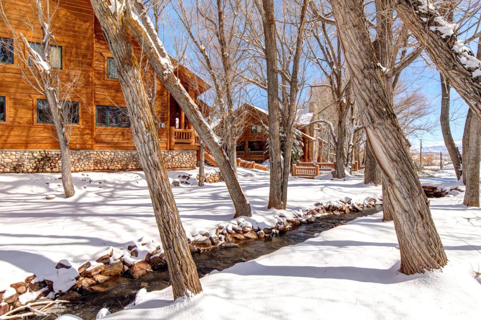 KBM Resorts Timber Wolf Lodge Walk to Canyons Cabriolet Fireplace BBQ Aspens and Creek Parking TWL-12c view 4