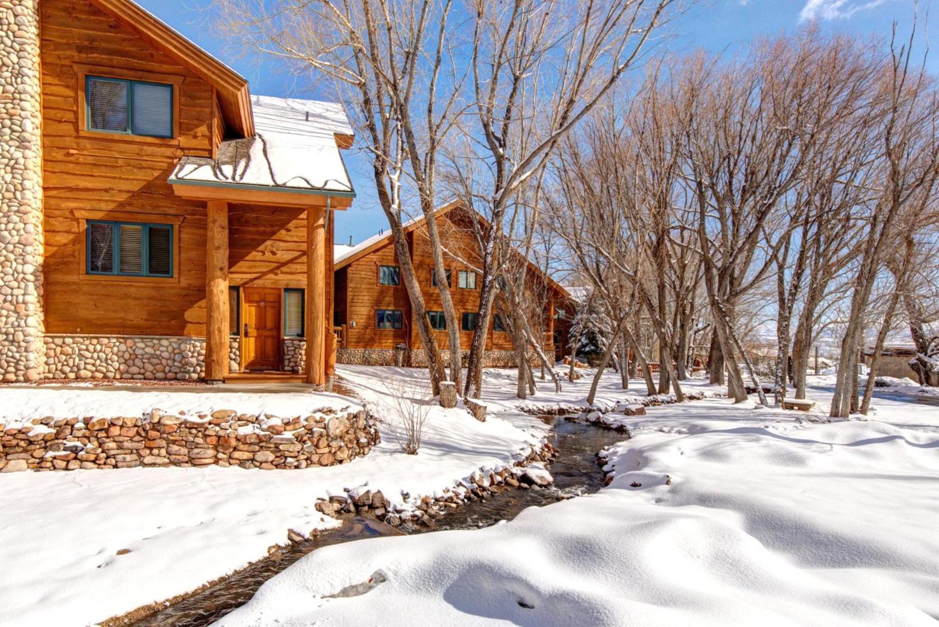KBM Resorts Timber Wolf Lodge Walk to Canyons Cabriolet Fireplace BBQ Aspens and Creek Parking TWL-12c view 5
