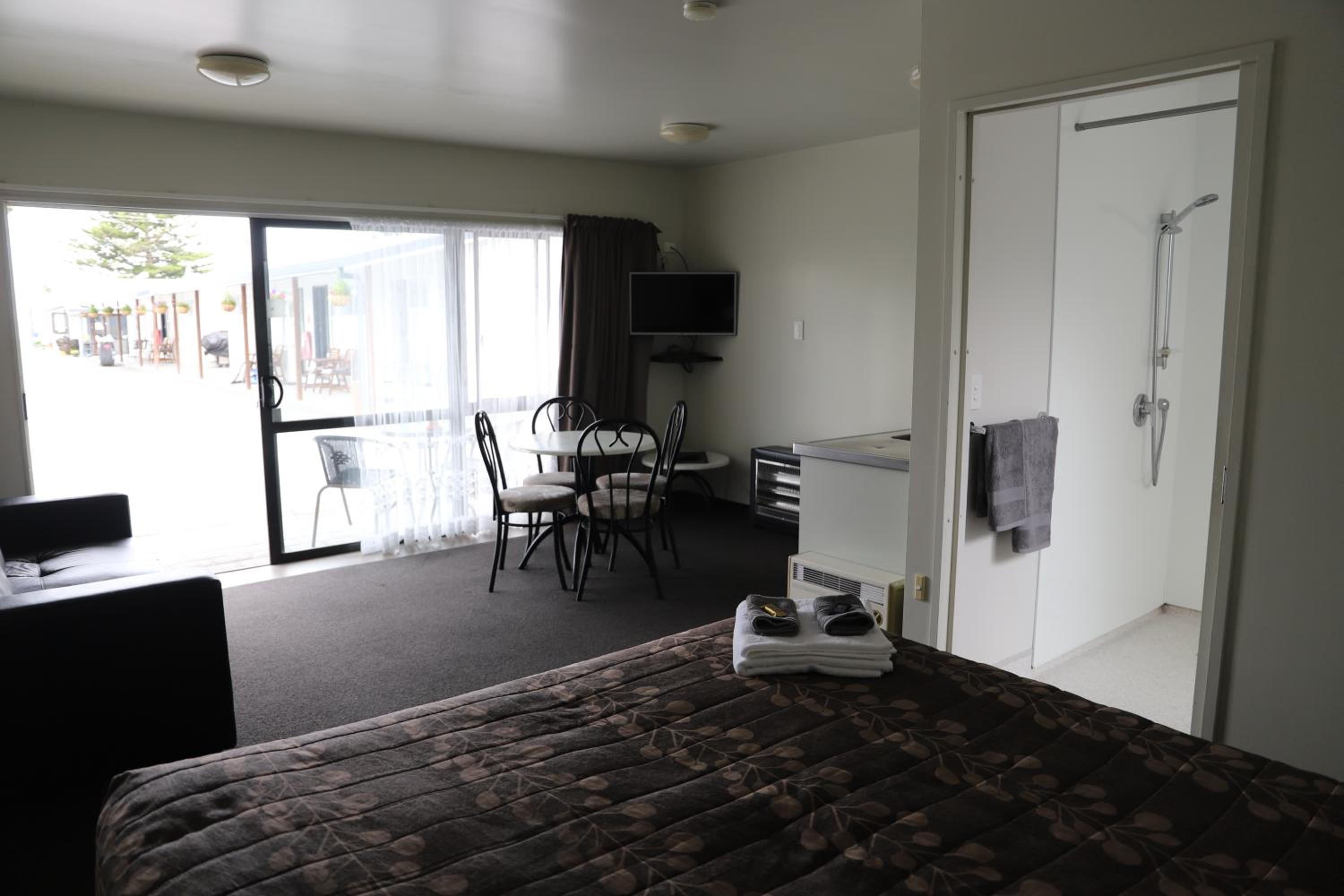 Sierra Beachfront Motel
