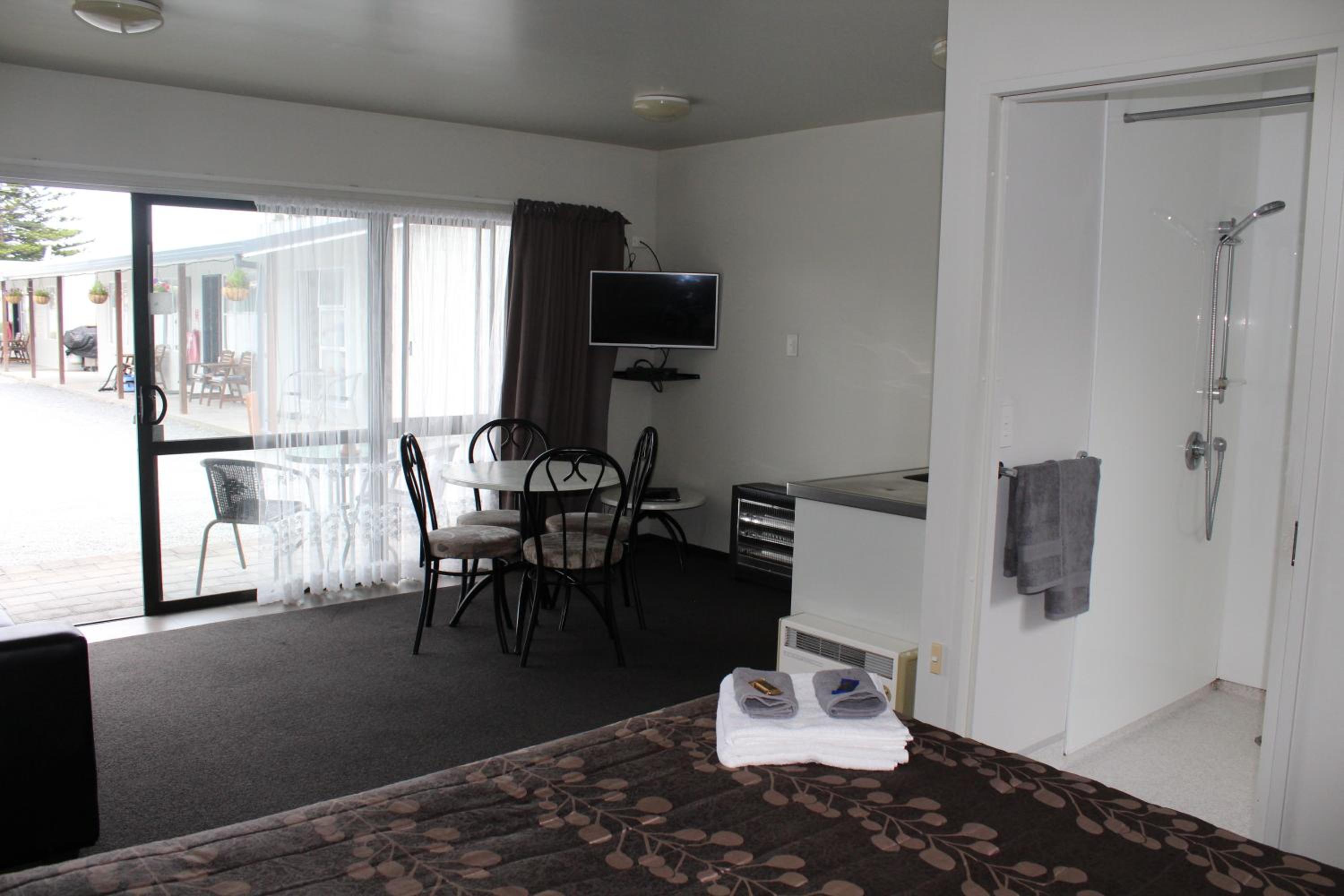 Sierra Beachfront Motel