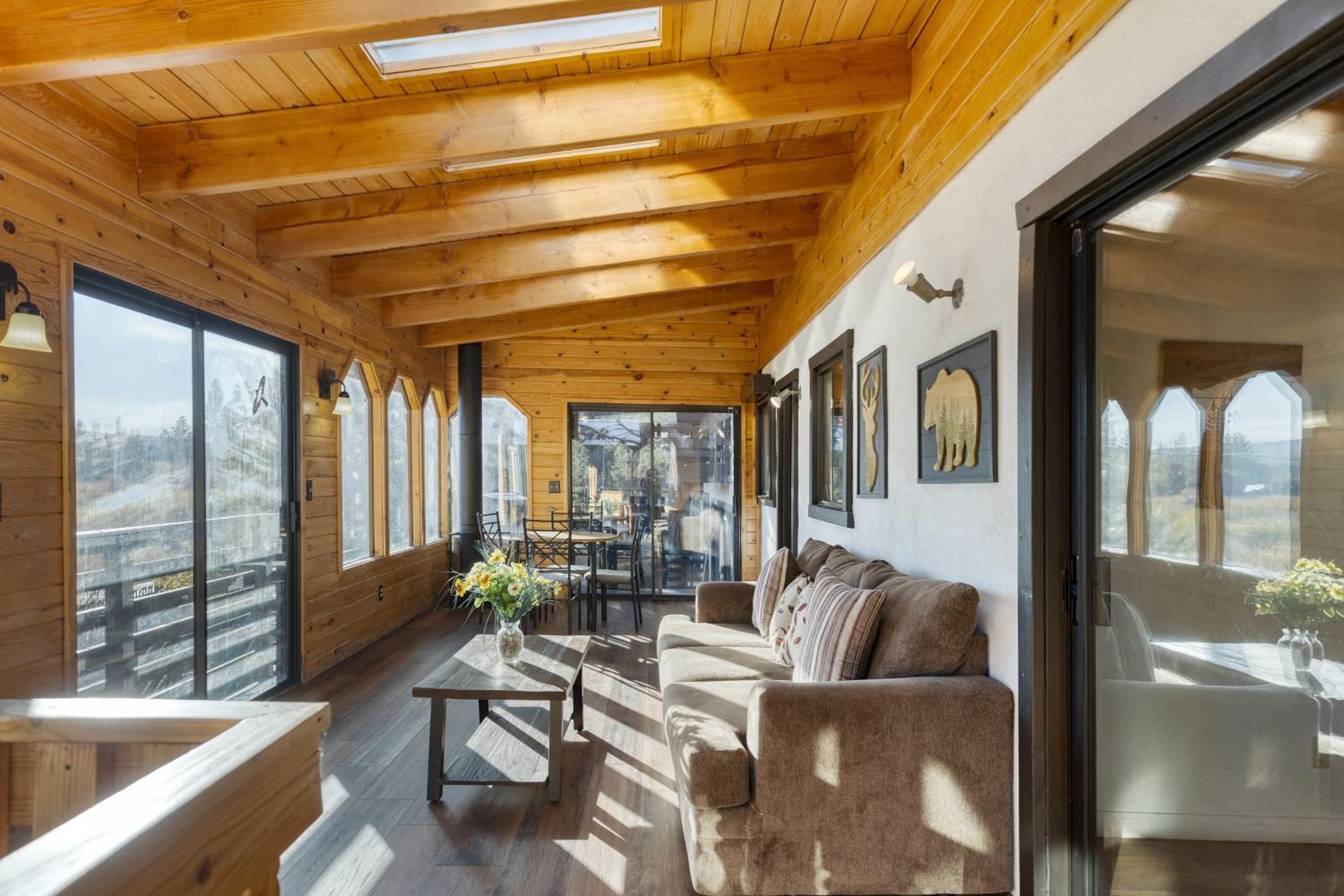 Viewtopia by AvantStay Lakefront Views Hot Tub
