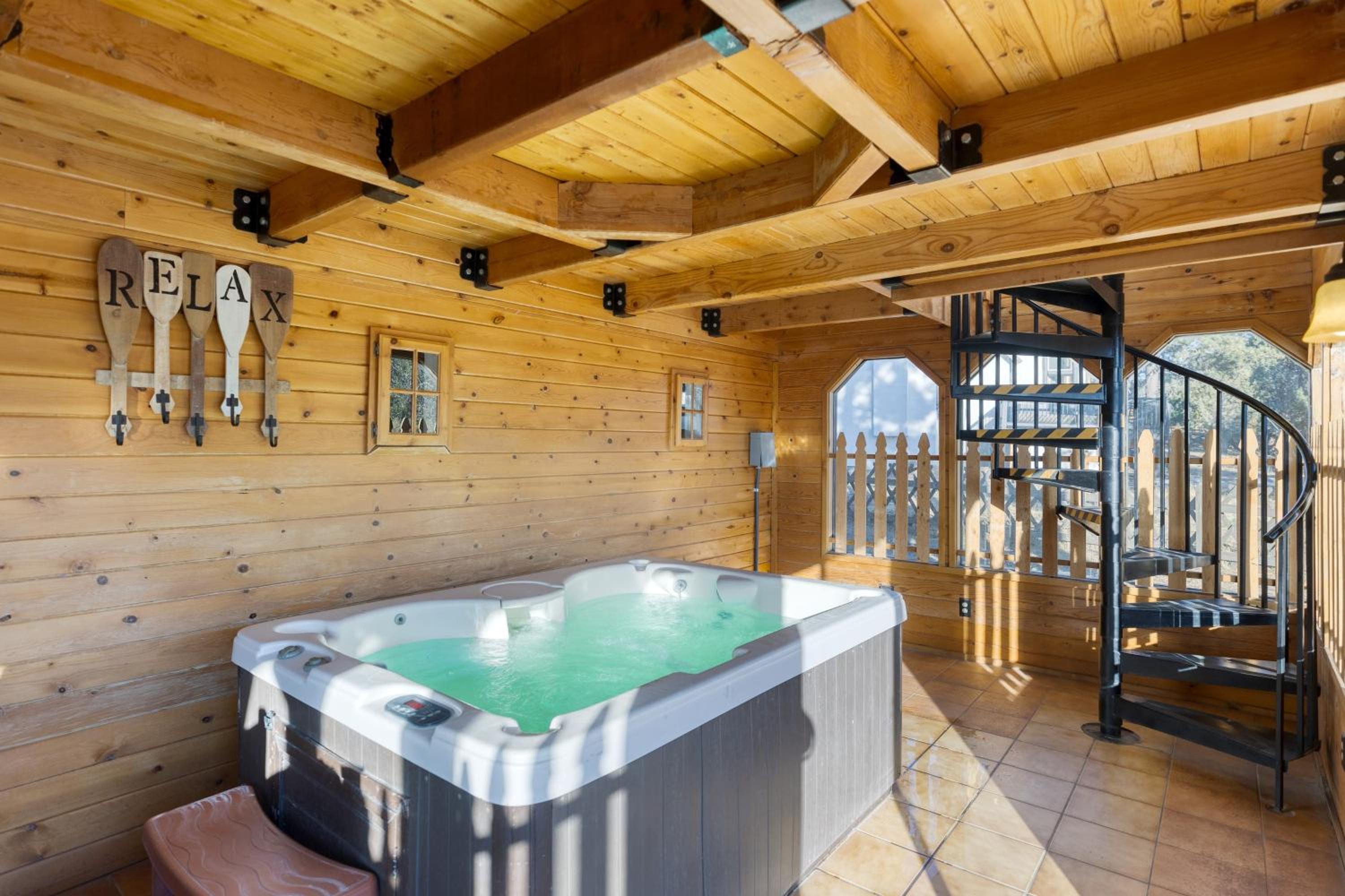 Viewtopia by AvantStay Lakefront Views Hot Tub