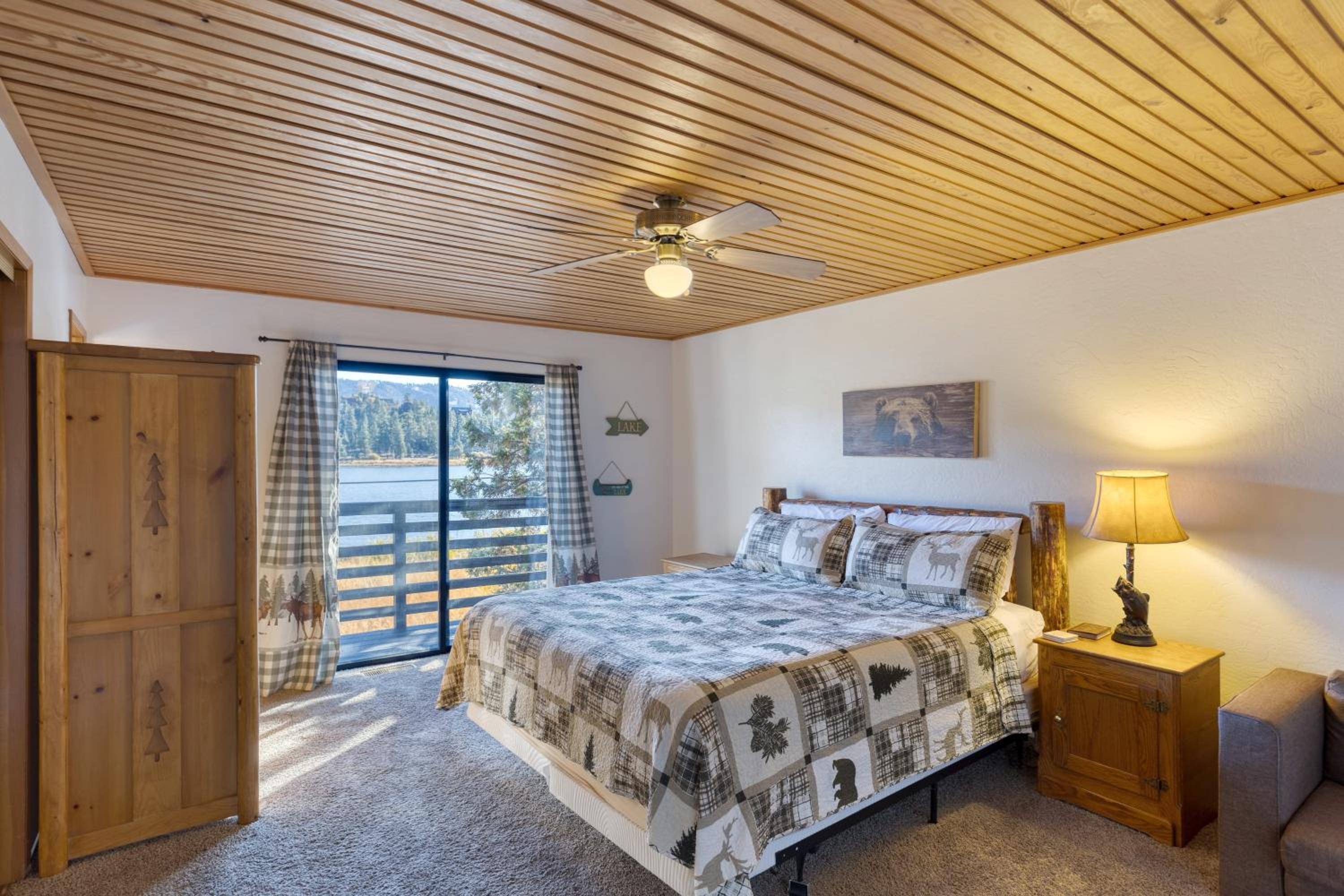 Viewtopia by AvantStay Lakefront Views Hot Tub