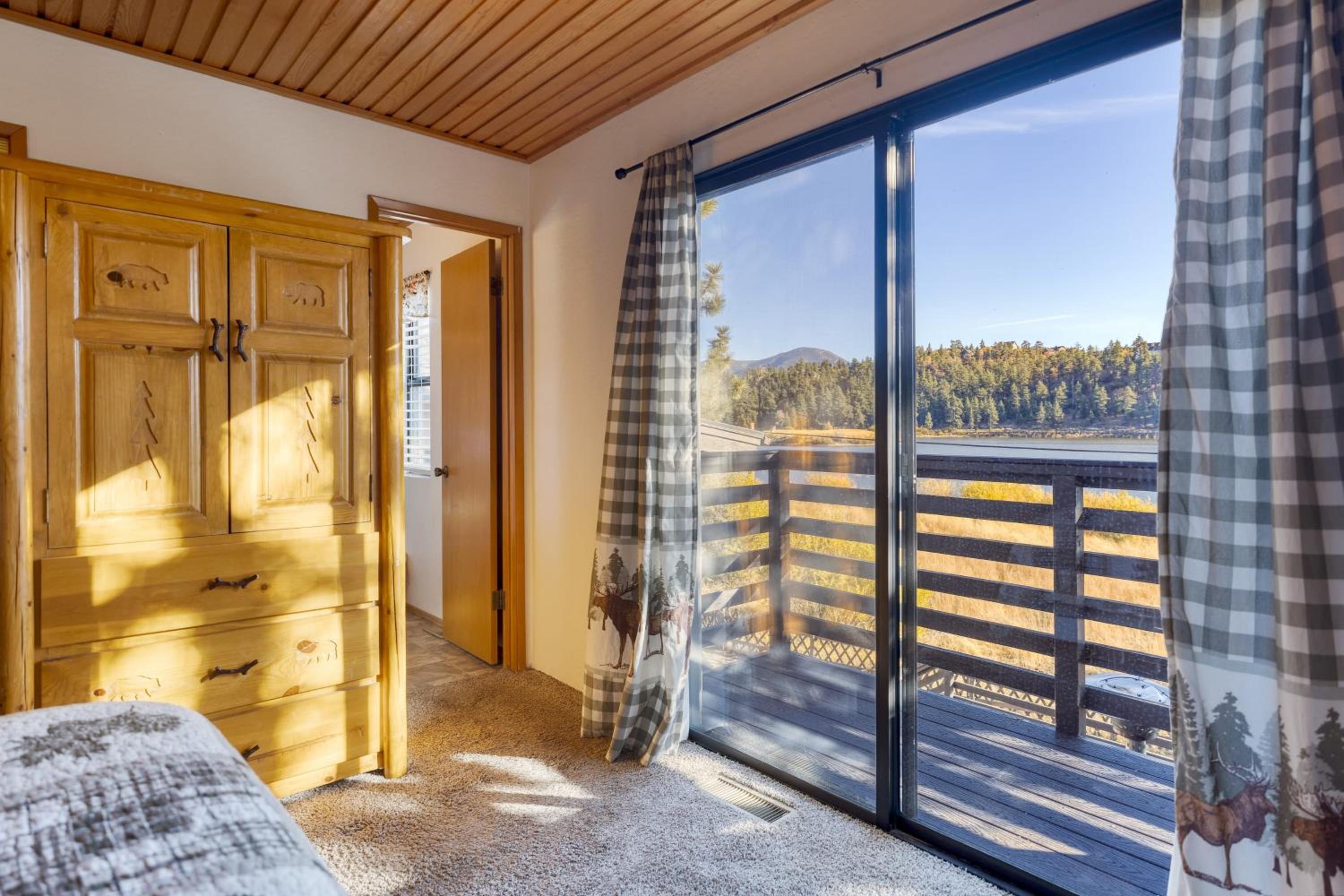 Viewtopia by AvantStay Lakefront Views Hot Tub
