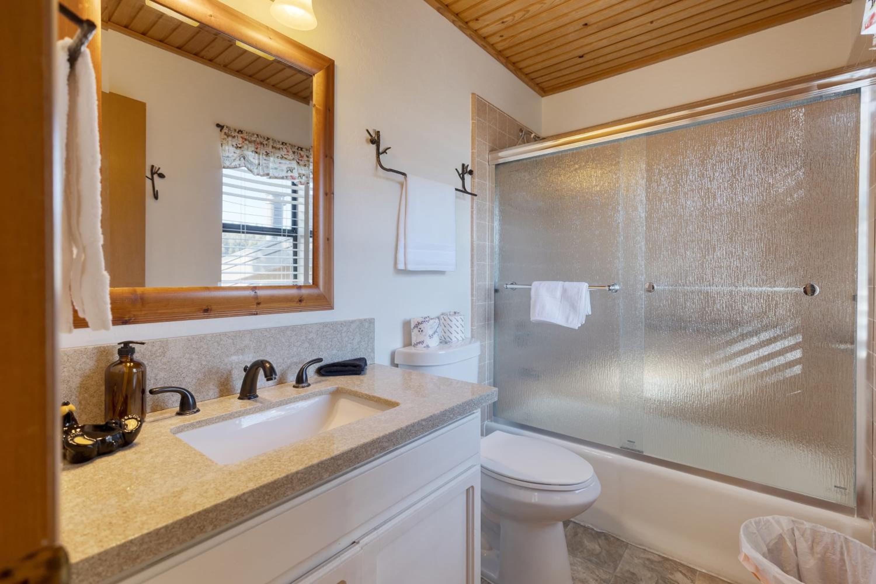 Viewtopia by AvantStay Lakefront Views Hot Tub