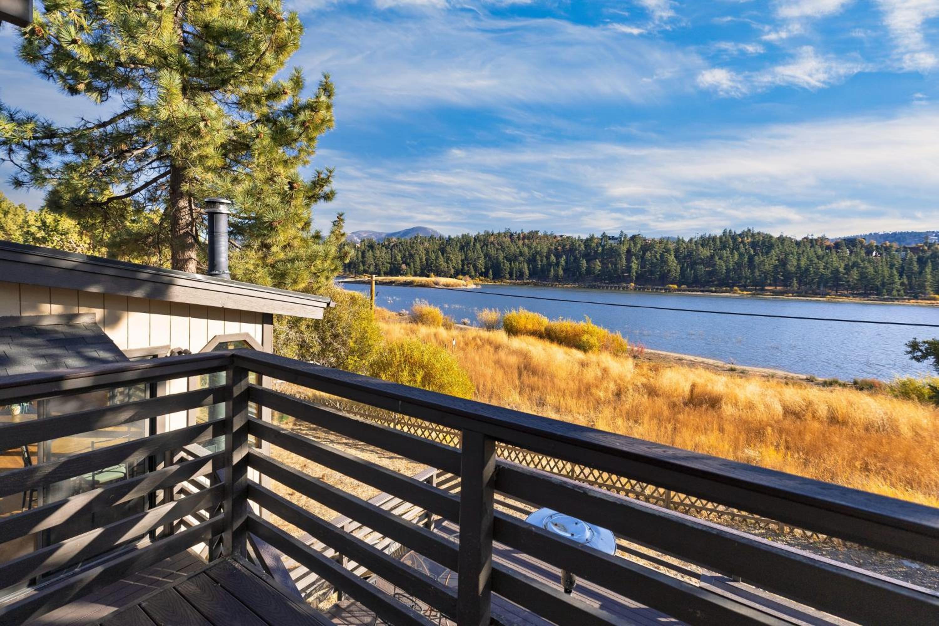 Viewtopia by AvantStay Lakefront Views Hot Tub