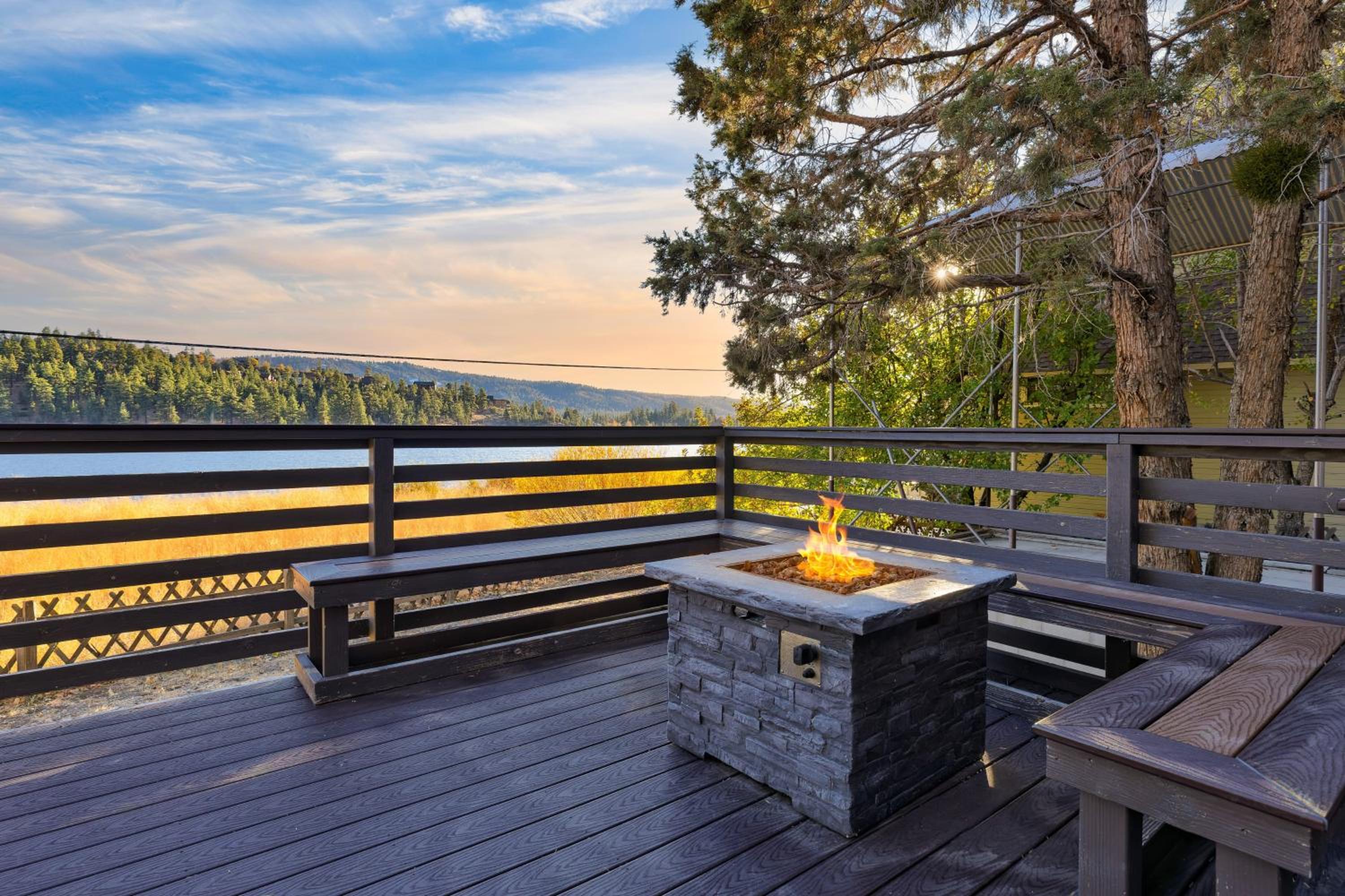 Viewtopia by AvantStay Lakefront Views Hot Tub