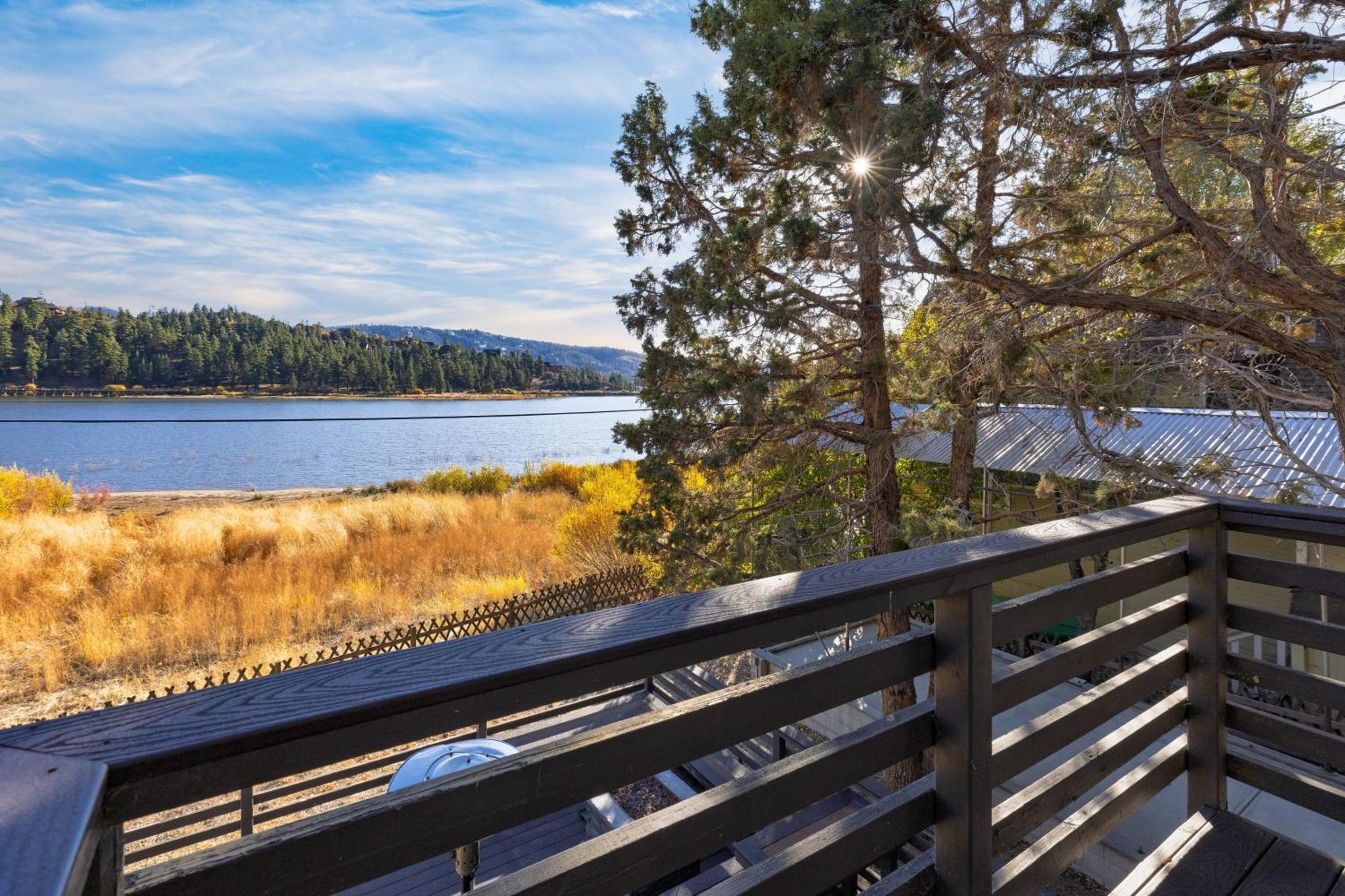 Viewtopia by AvantStay Lakefront Views Hot Tub