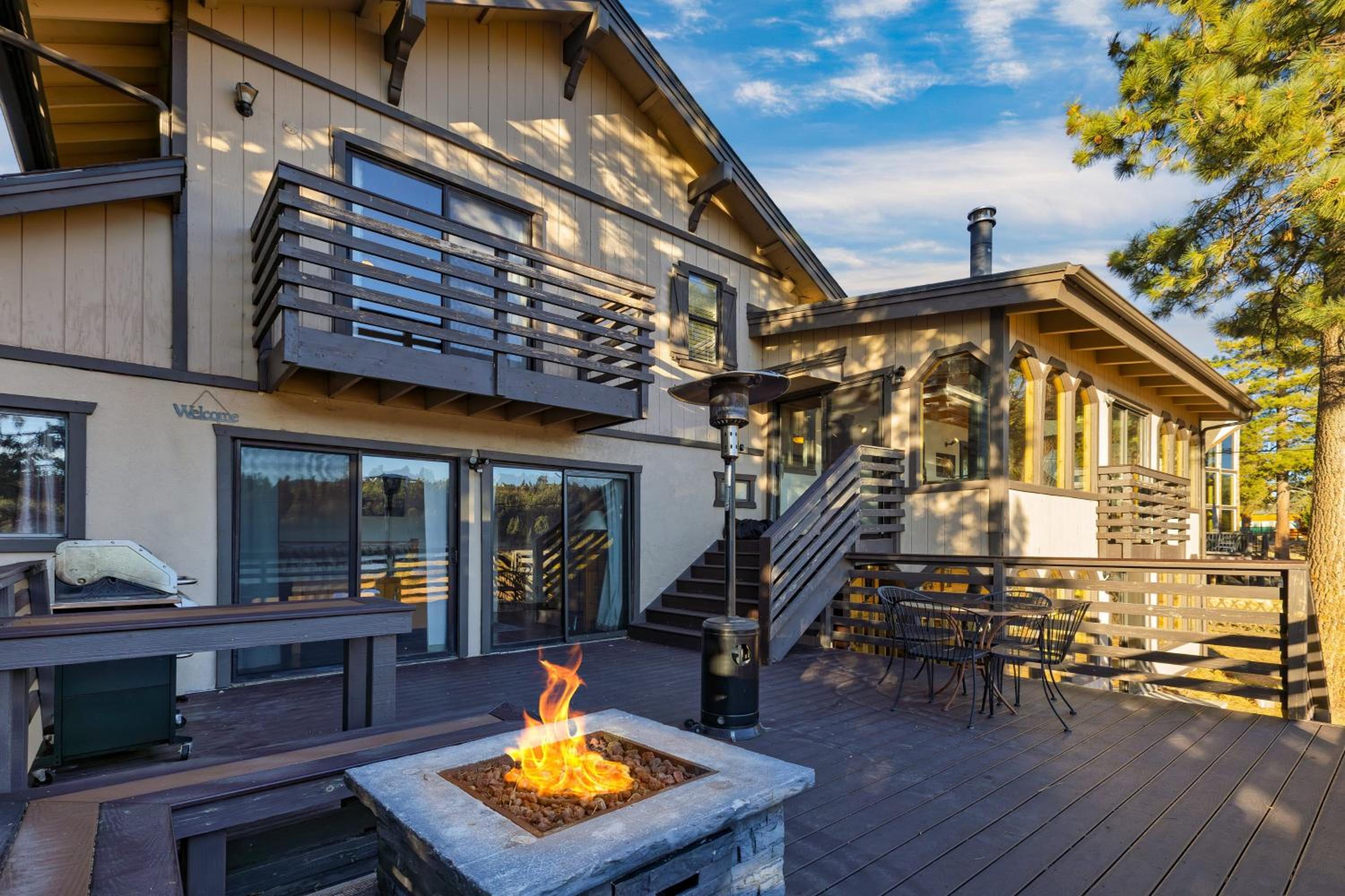 Viewtopia by AvantStay Lakefront Views Hot Tub