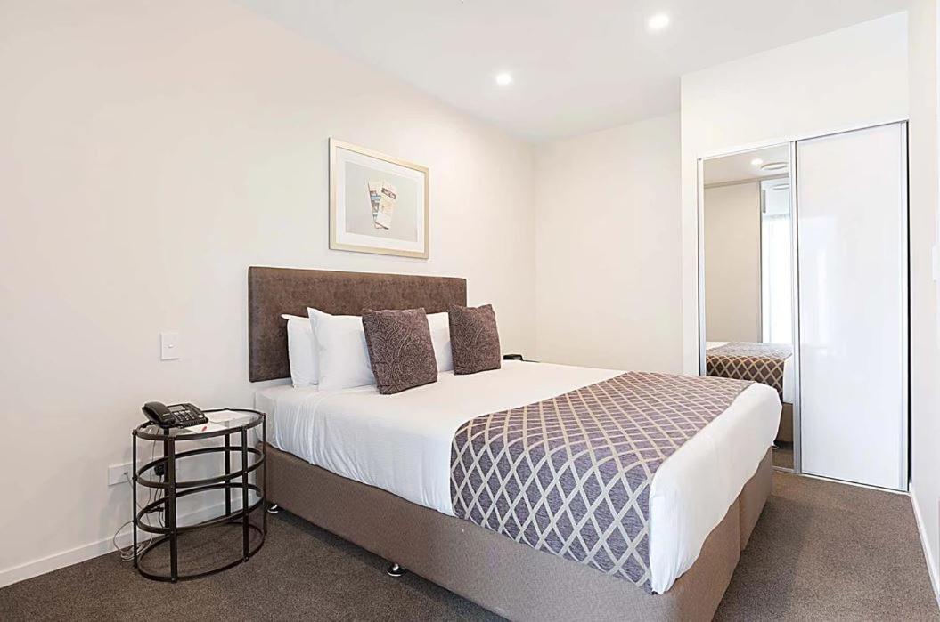 Ramada Suites By Wyndham Victoria Street West