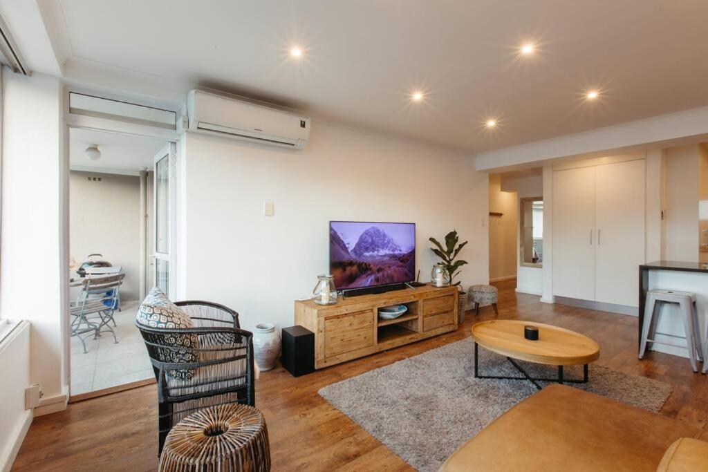 Elegant Apartment with Parking