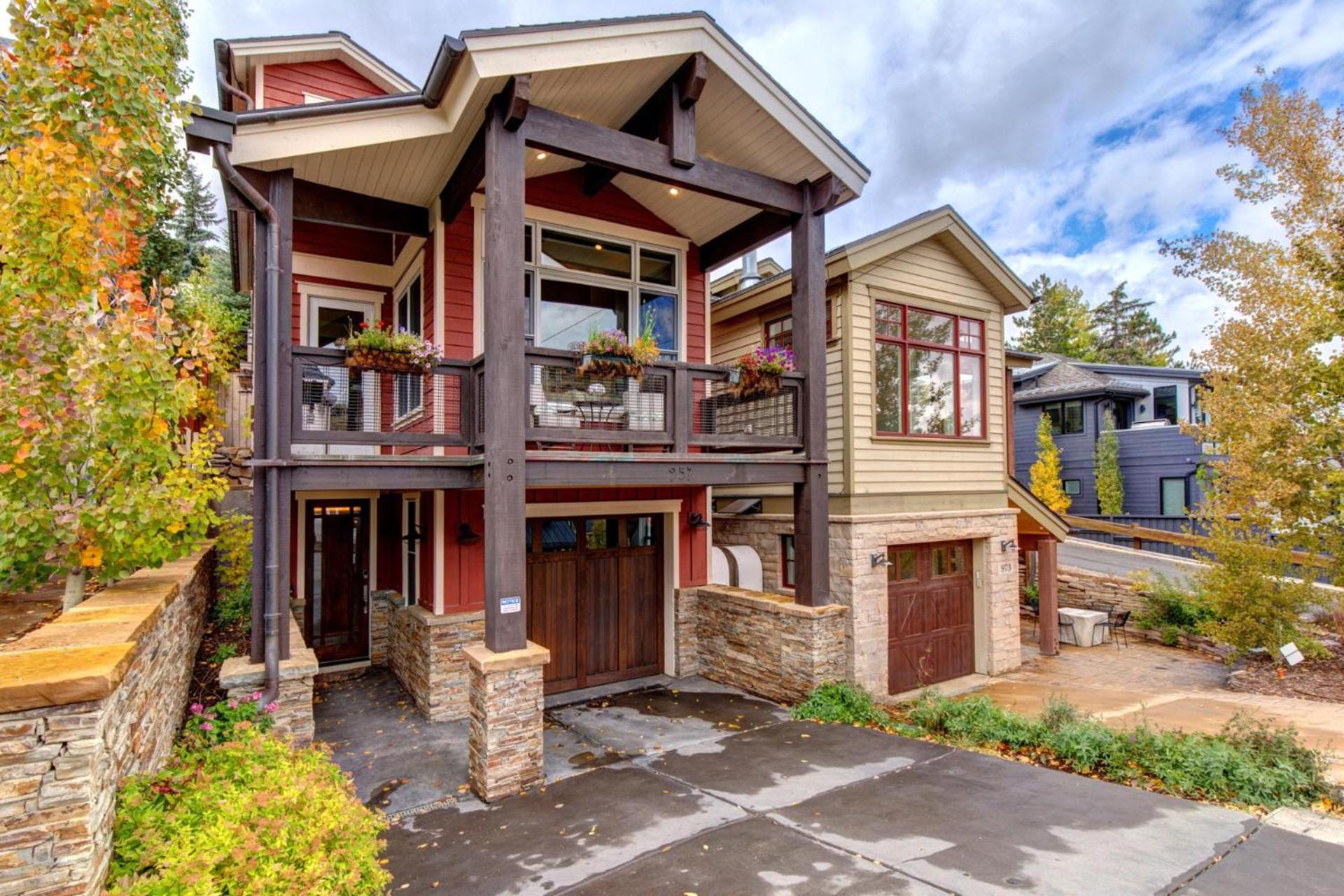 KBM Resorts Luxurious Private Home Easy Walk to Old Town with 2 Family Rooms and BBQ PWS-957 view 3