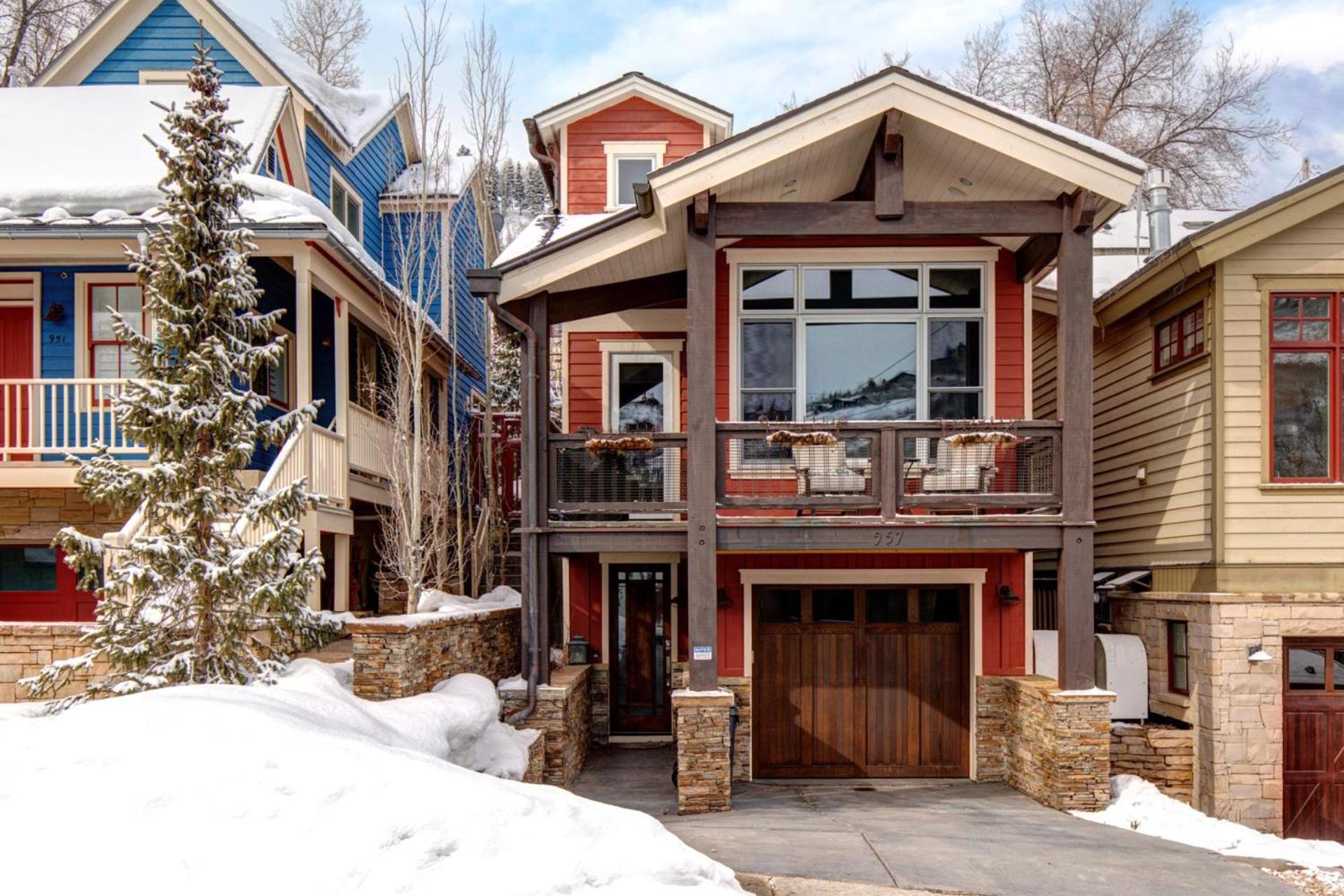 KBM Resorts Luxurious Private Home Easy Walk to Old Town with 2 Family Rooms and BBQ PWS-957 view 5