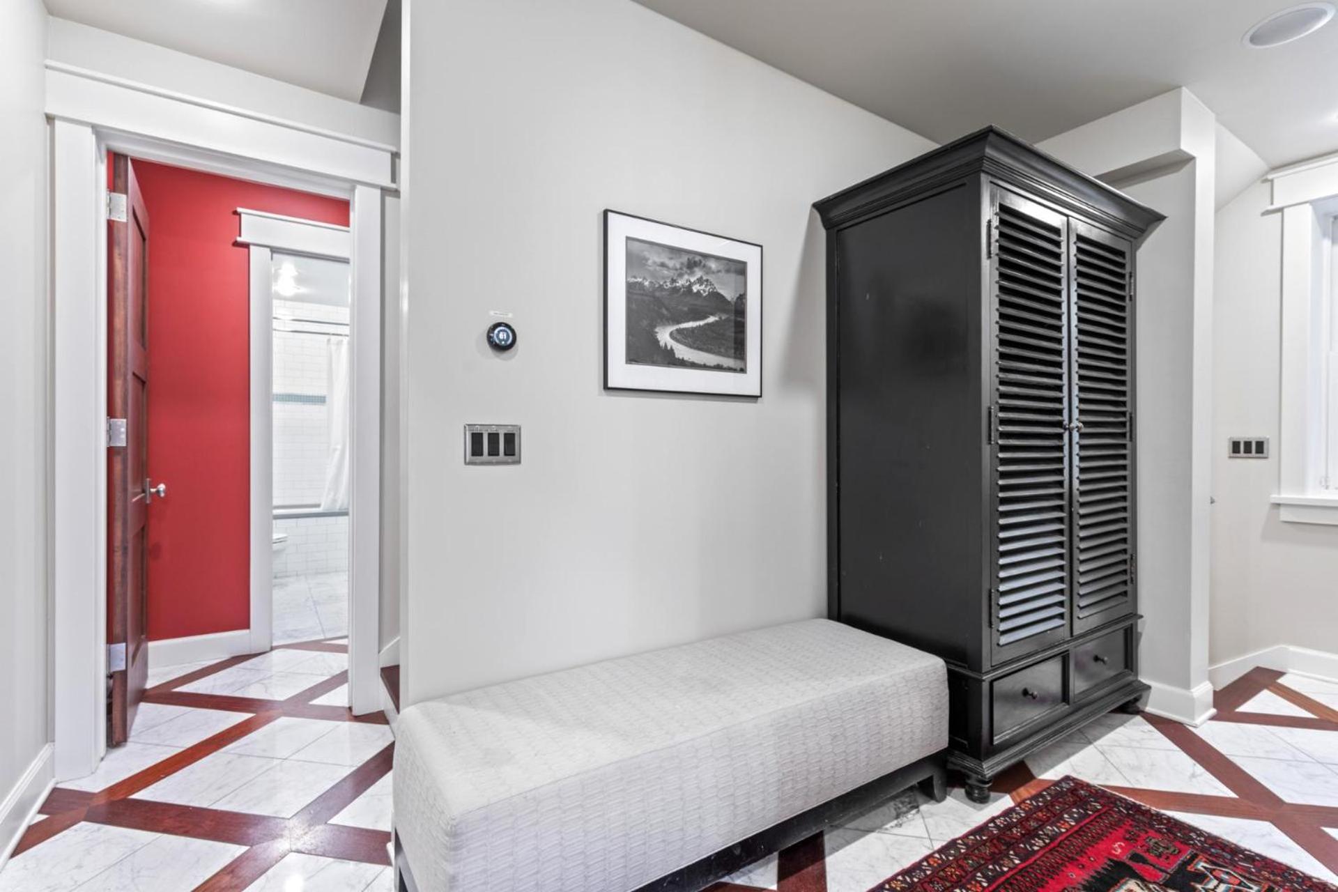 KBM Resorts Luxurious Private Home Easy Walk to Old Town with 2 Family Rooms and BBQ PWS-957 view 2
