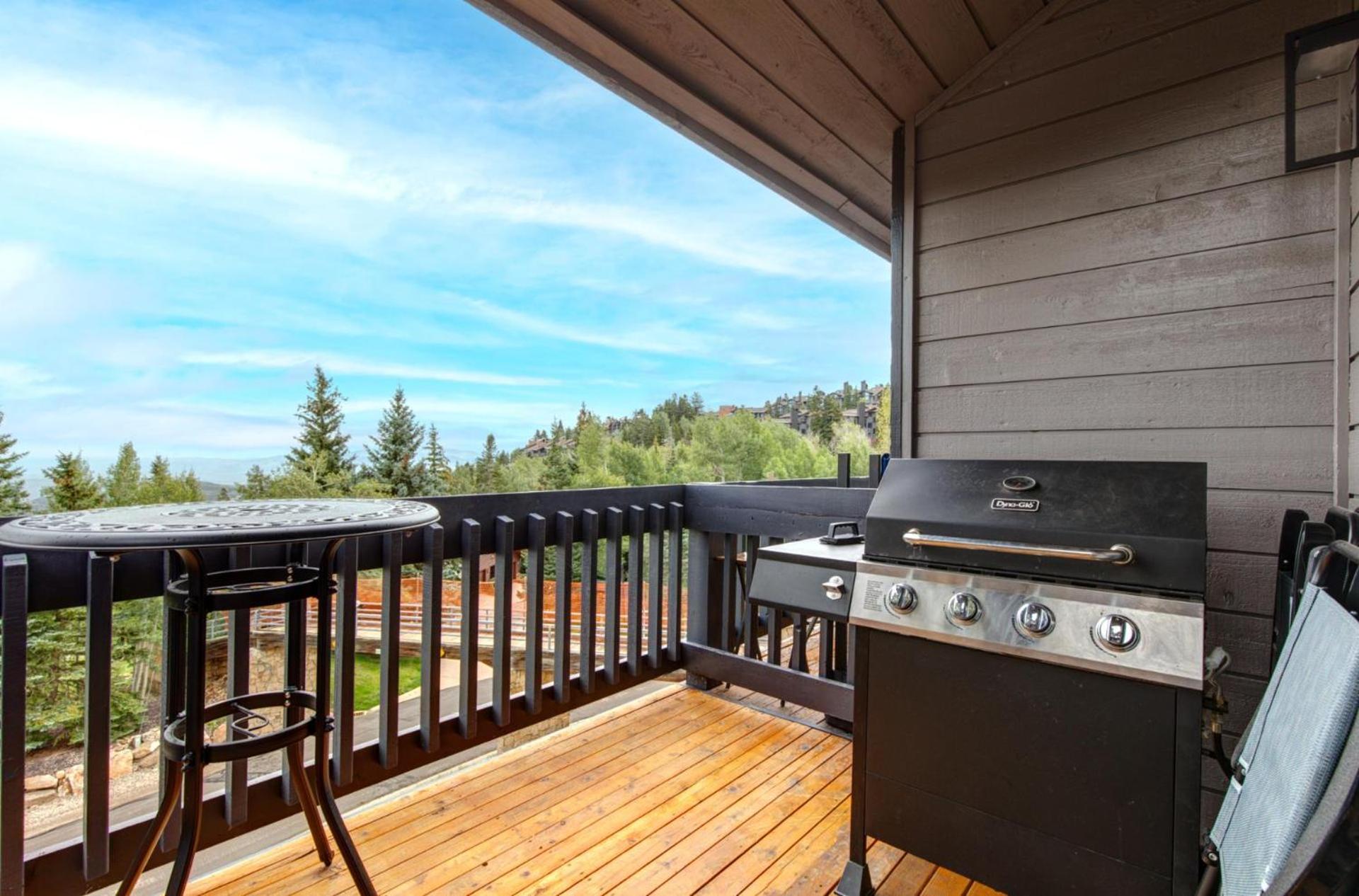 KBM Resorts Ridgepoint Ski-inSki-out access Common Hot Tub Summer pool Tennis Parking in Silver Lake Deer Valley RGT-117 view 5