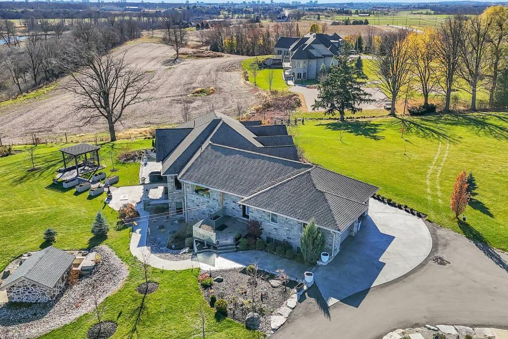 Private Farmhouse Getaway with hot tub