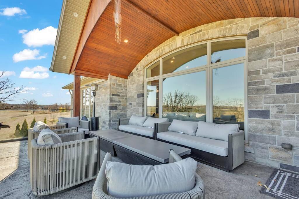 Private Farmhouse Getaway with hot tub