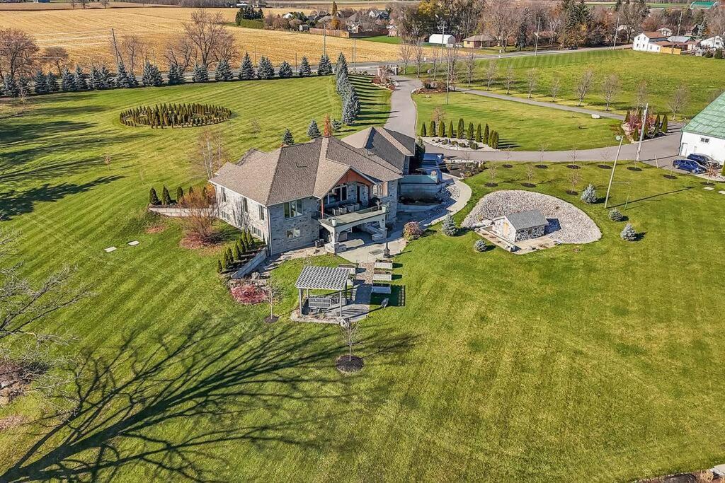 Private Farmhouse Getaway with hot tub