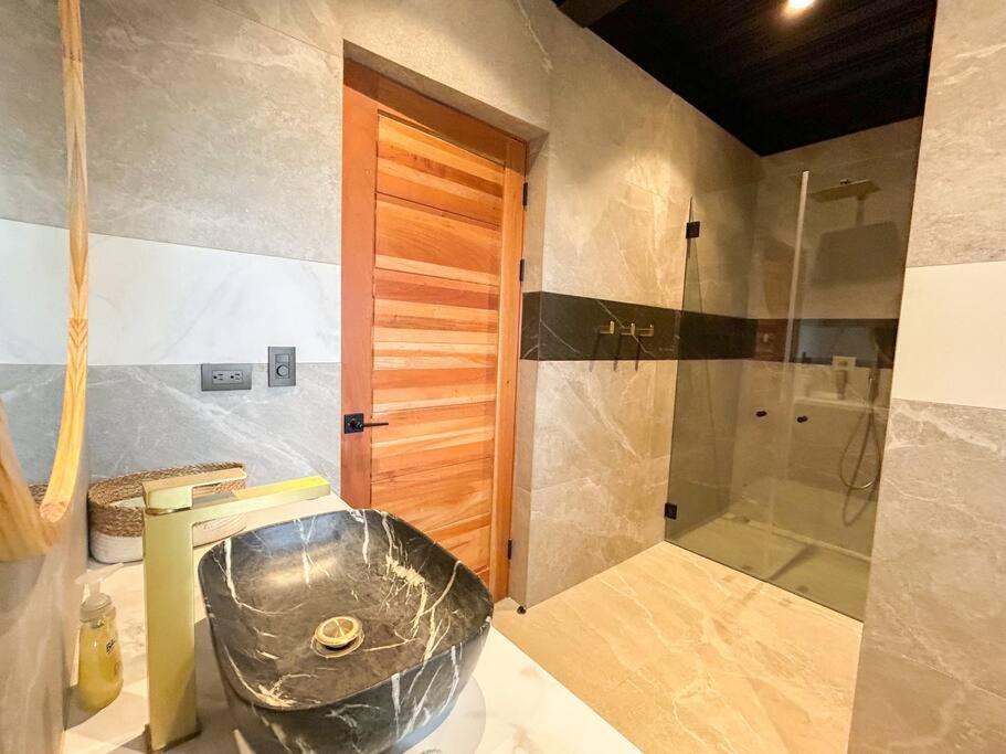 Villa Rizo - Luxury Villa in Santa Teresa Beach