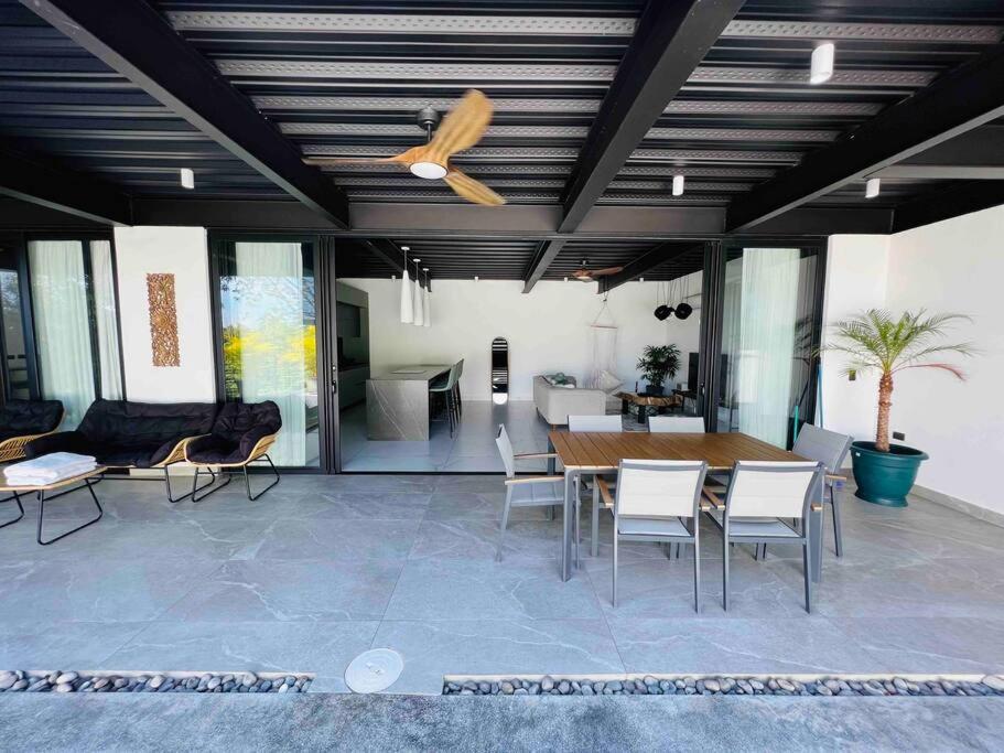 Villa Rizo - Luxury Villa in Santa Teresa Beach