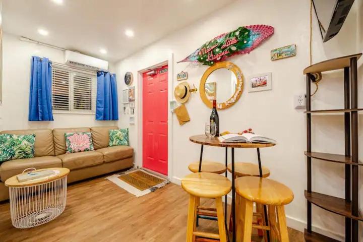 Stunning Little Havana Suites Close to airport, Calle Ocho, Brickell, Wynwood and the Beaches - Free Parking