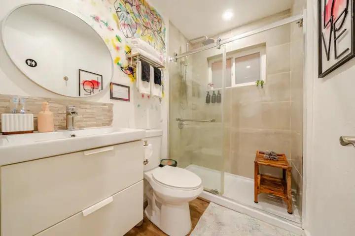 Stunning Little Havana Suites Close to airport, Calle Ocho, Brickell, Wynwood and the Beaches - Free Parking