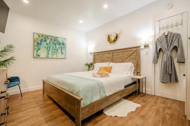 Stunning Little Havana Suites Close to airport, Calle Ocho, Brickell, Wynwood and the Beaches - Free Parking