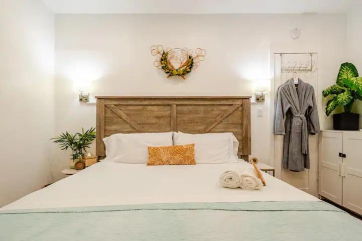 Stunning Little Havana Suites Close to airport, Calle Ocho, Brickell, Wynwood and the Beaches - Free Parking