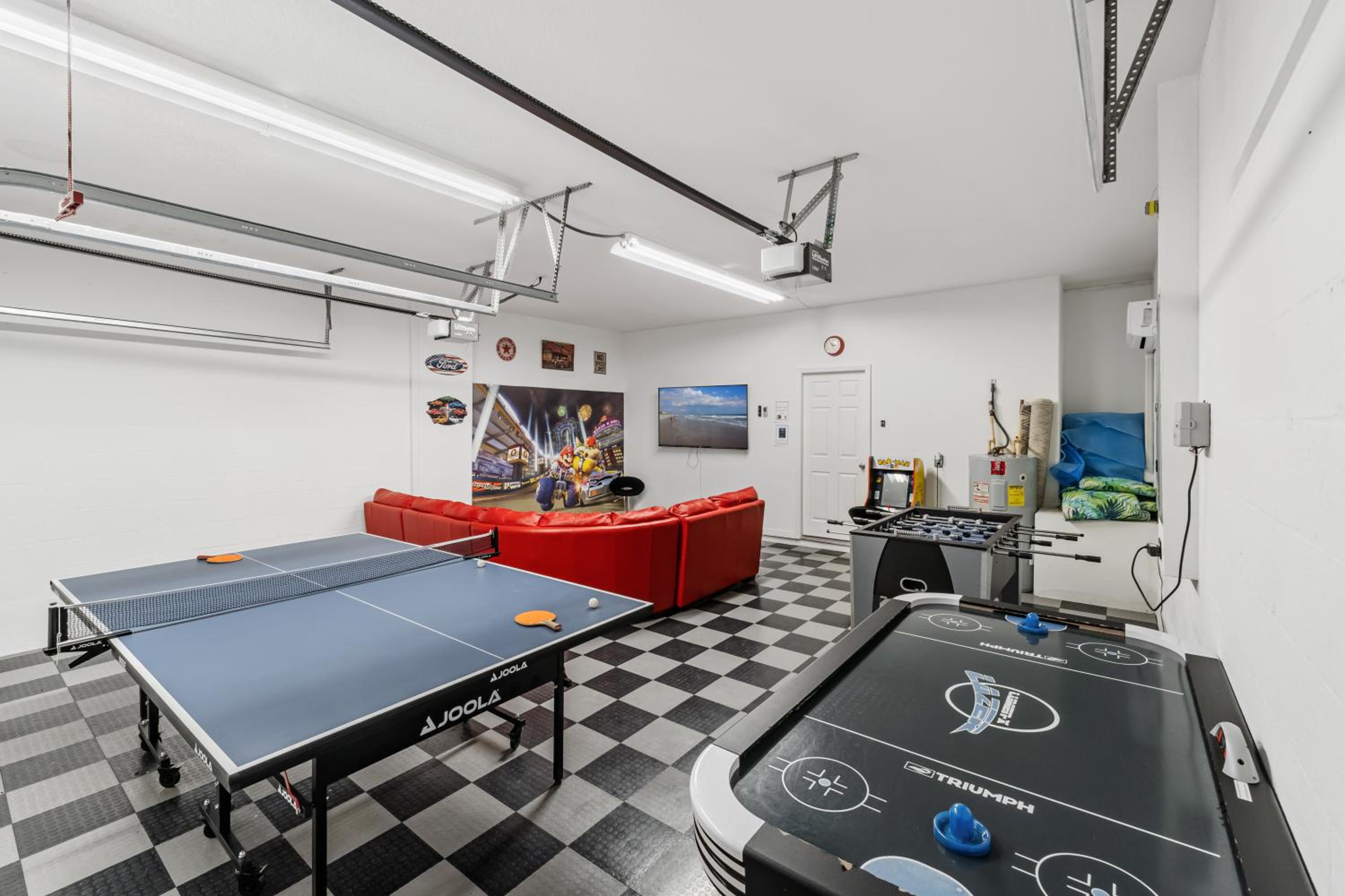 12 Min to Disney Heated Pool Family-Friendly BBQ Game Room & Sleeps 16 Guests