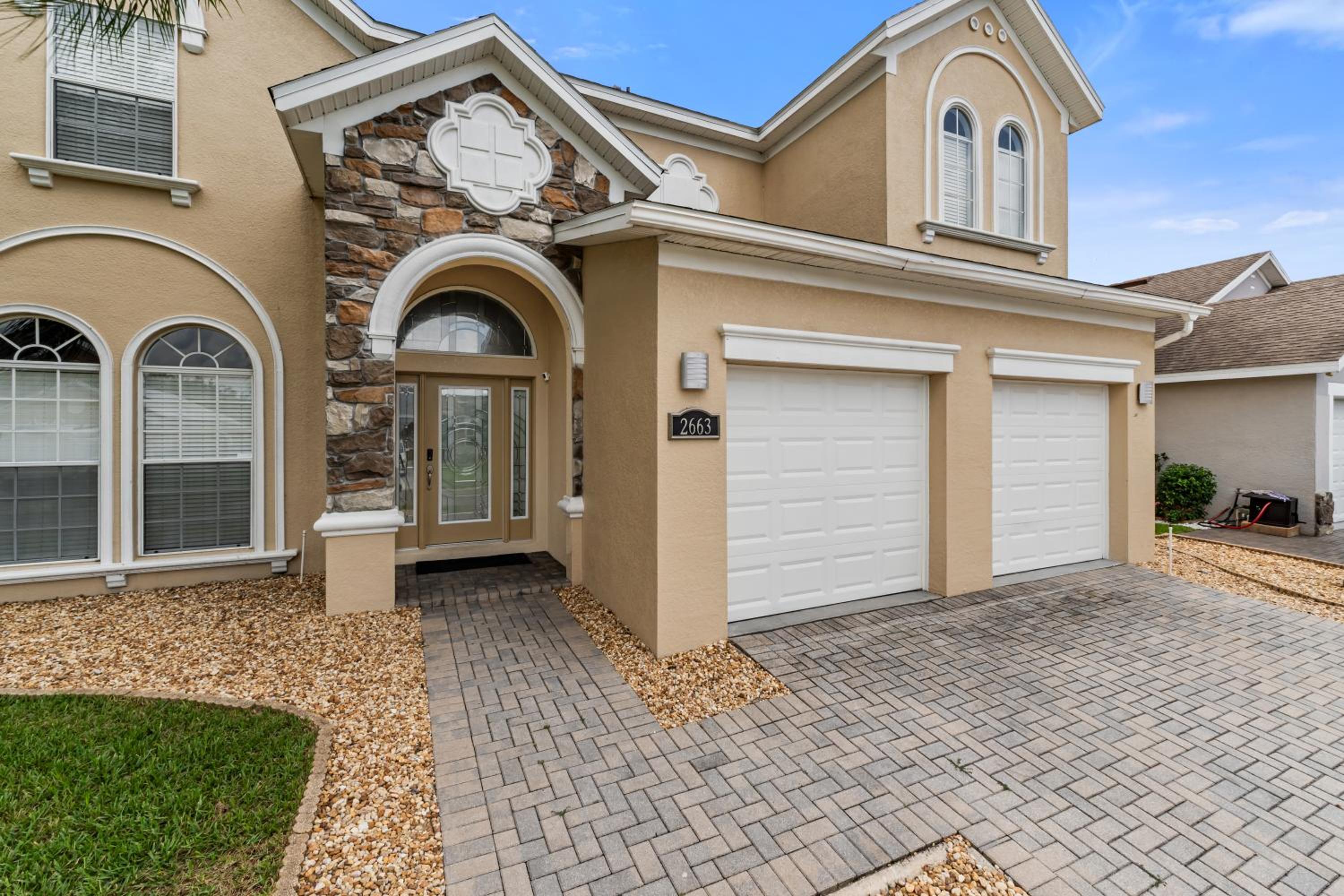 12 Min to Disney Heated Pool Family-Friendly BBQ Game Room & Sleeps 16 Guests