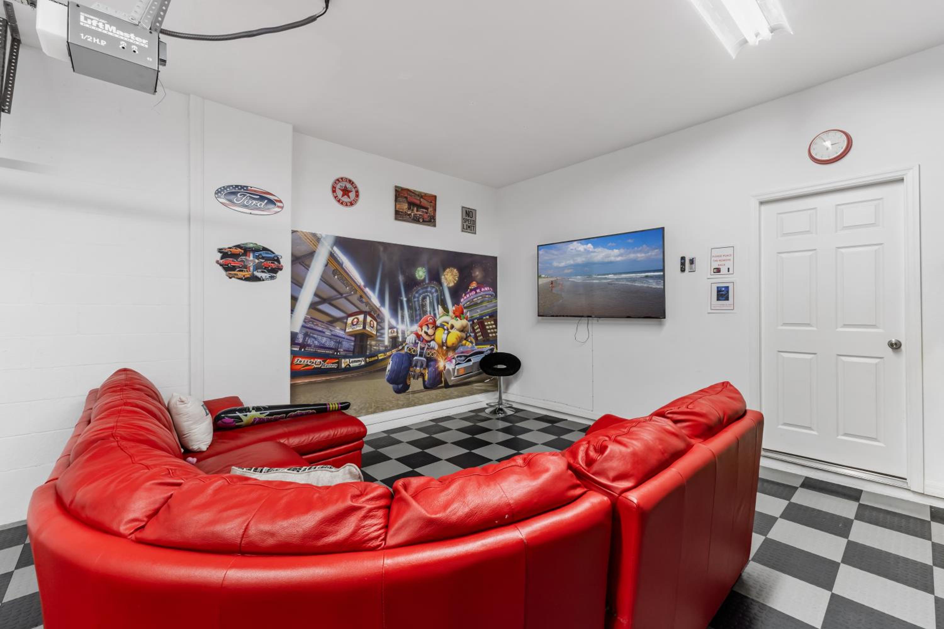 12 Min to Disney Heated Pool Family-Friendly BBQ Game Room & Sleeps 16 Guests
