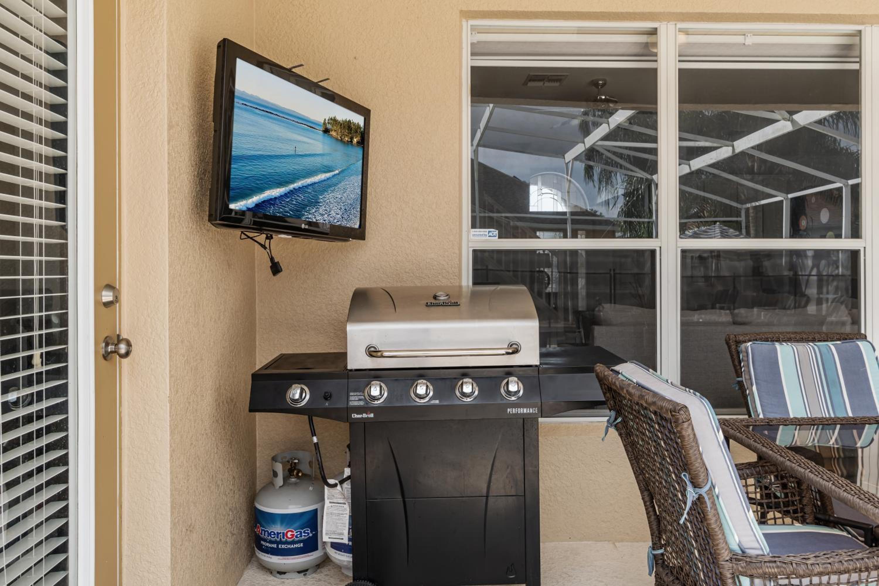 12 Min to Disney Heated Pool Family-Friendly BBQ Game Room & Sleeps 16 Guests