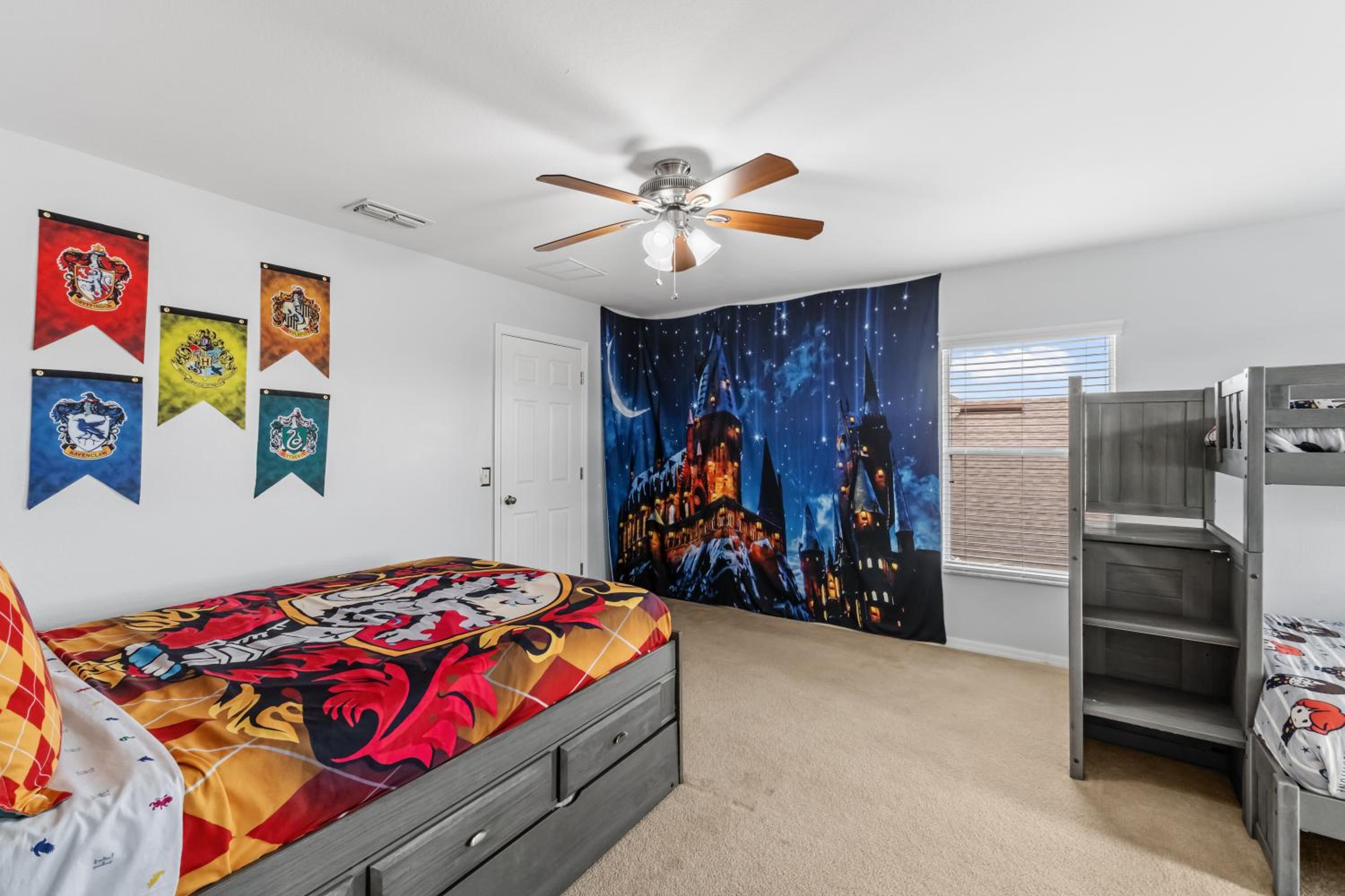 12 Min to Disney Heated Pool Family-Friendly BBQ Game Room & Sleeps 16 Guests