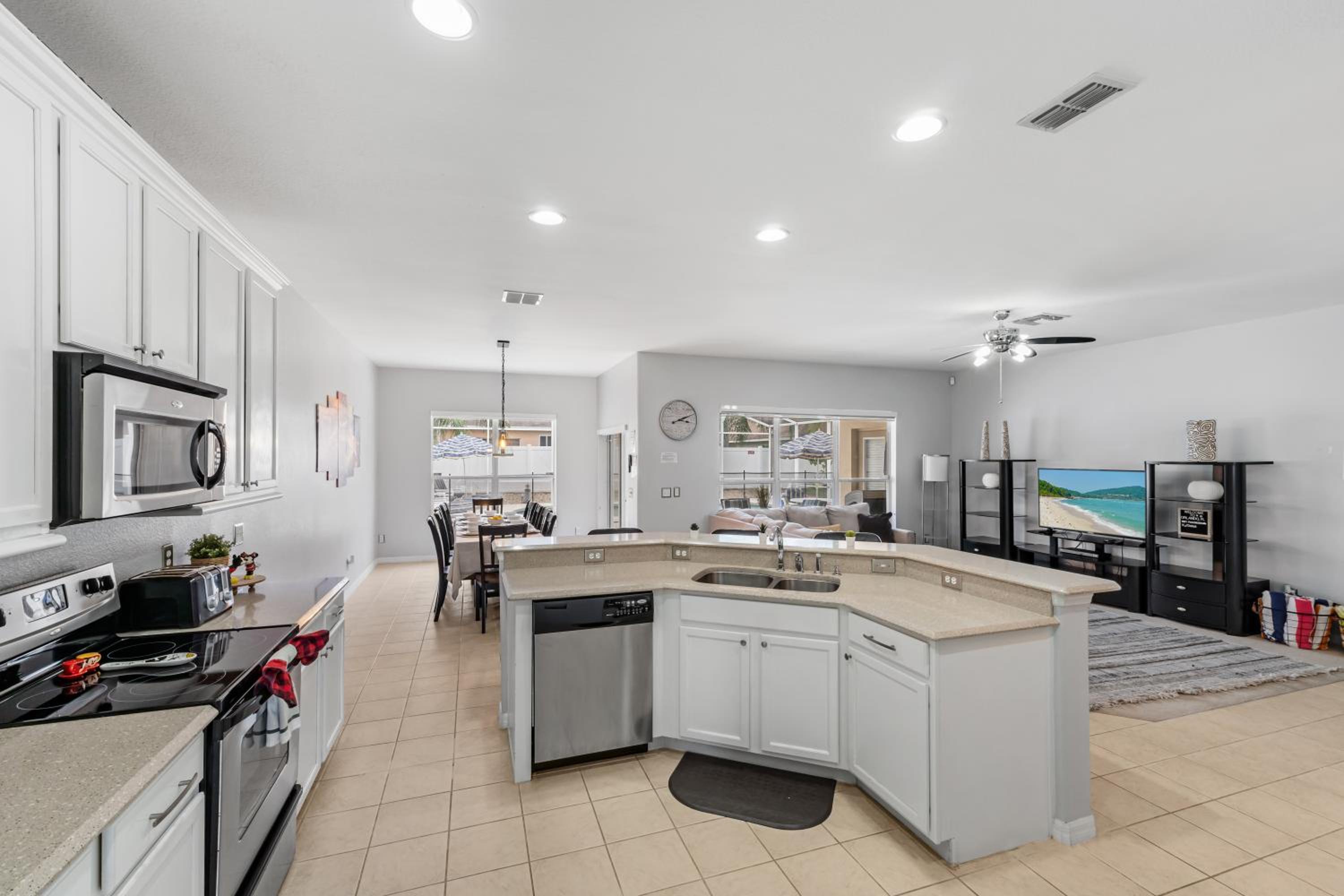 12 Min to Disney Heated Pool Family-Friendly BBQ Game Room & Sleeps 16 Guests