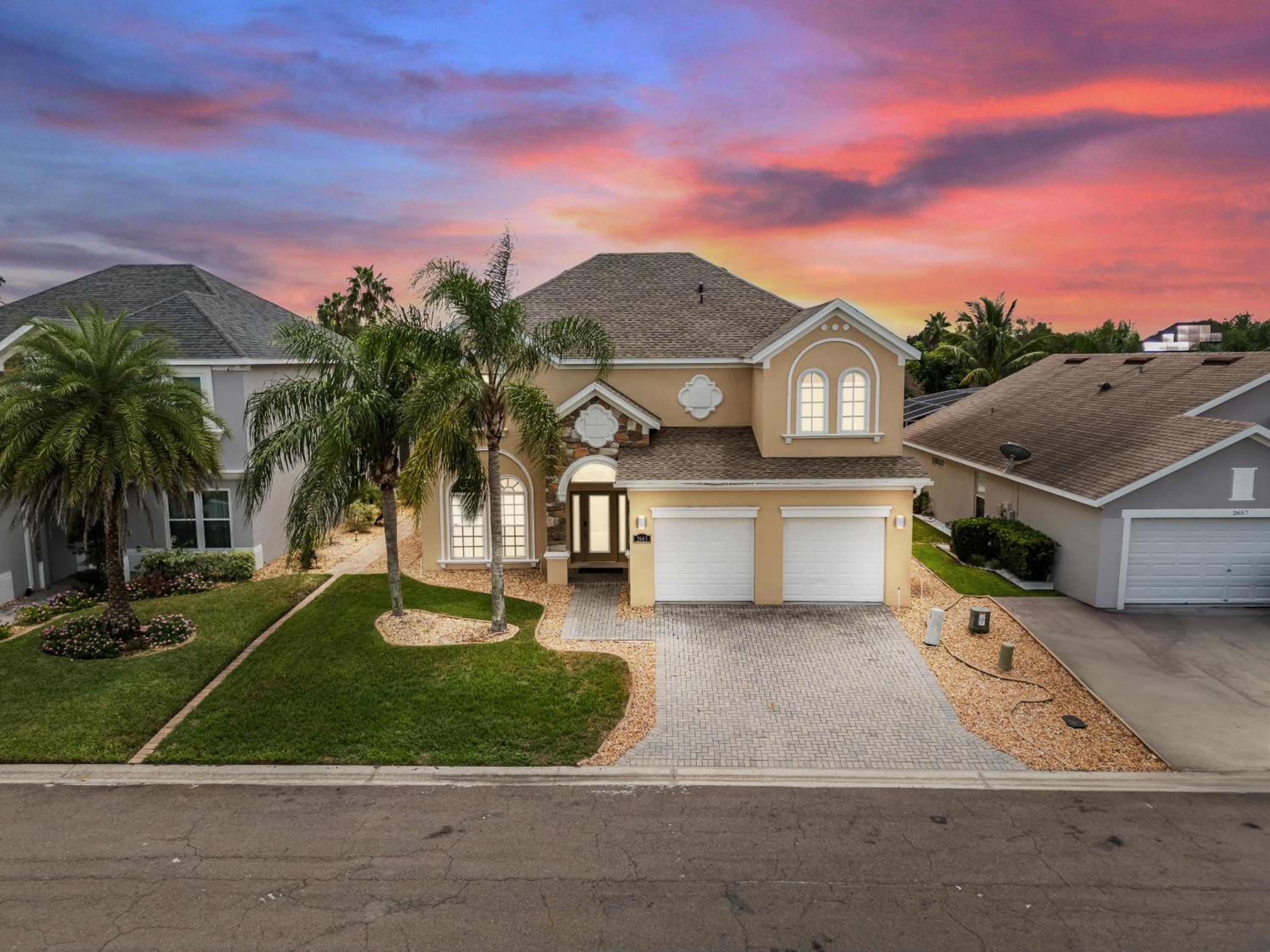 12 Min to Disney Heated Pool Family-Friendly BBQ Game Room & Sleeps 16 Guests