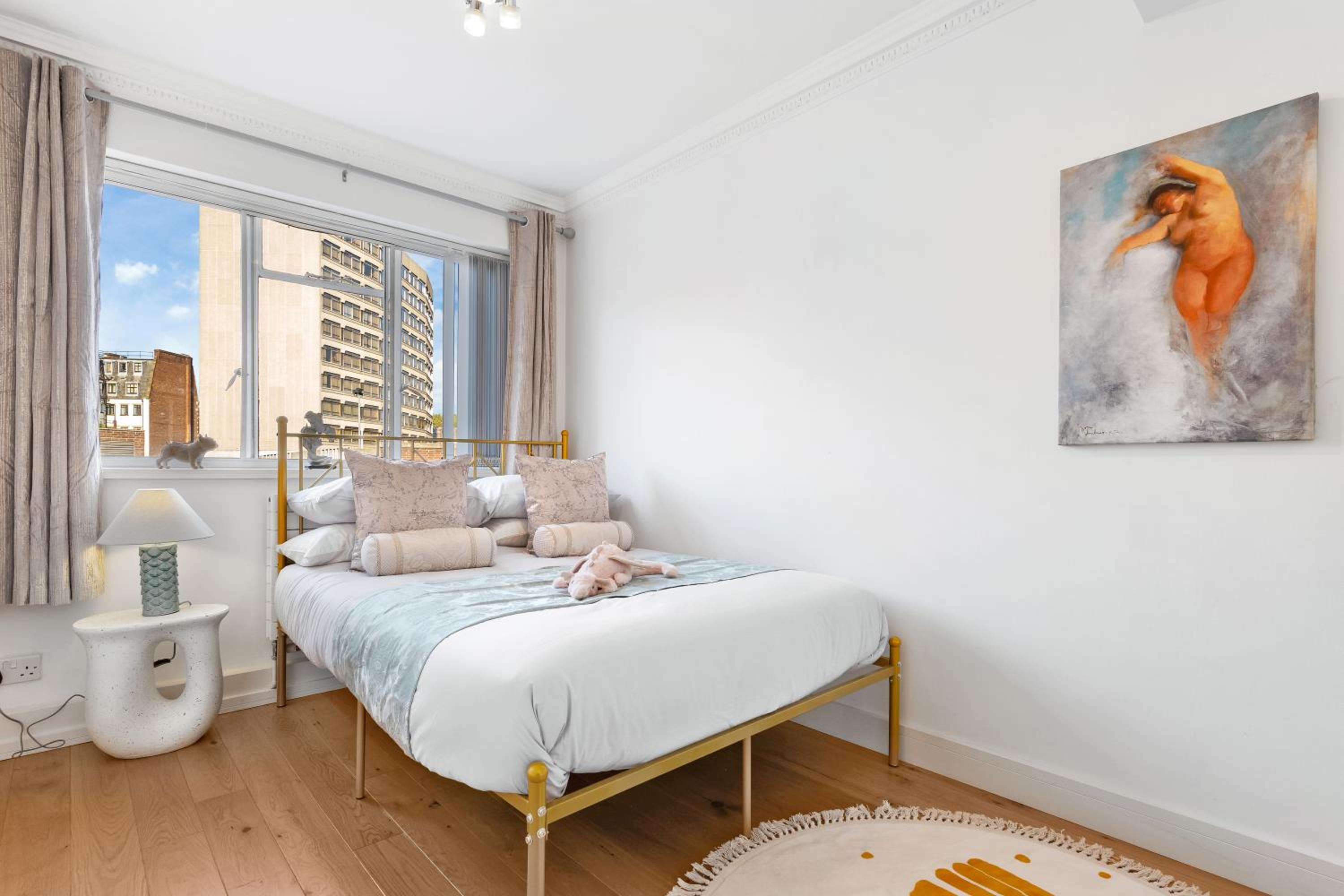 ICONIC Apartment with Terrace over HARRODS