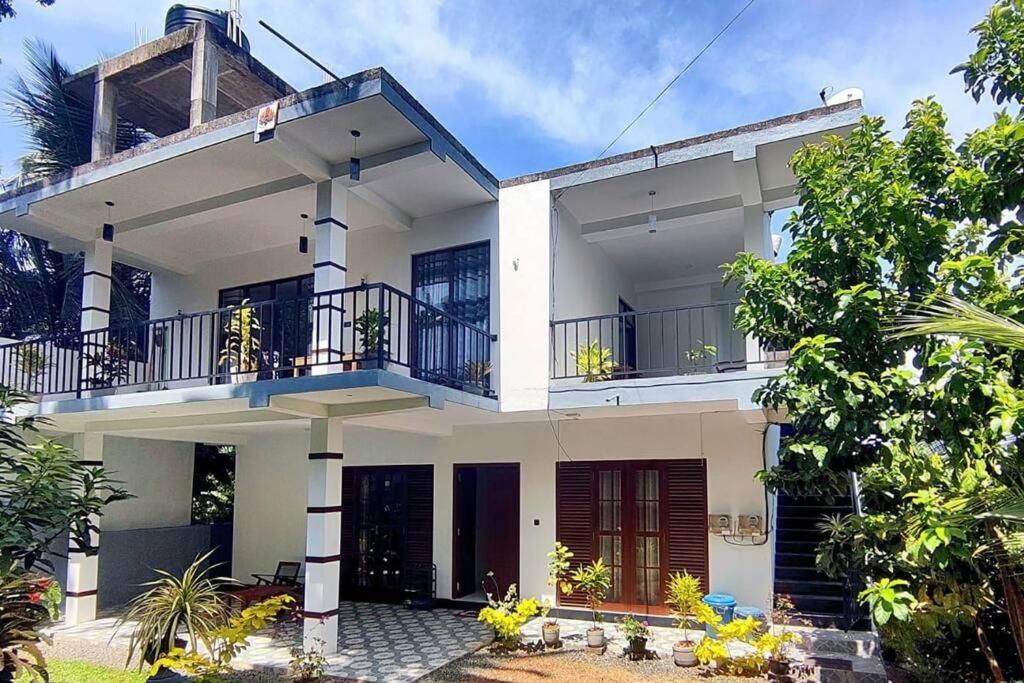 Villa 51 Ground Floor & First Floor with Cozy Guests House